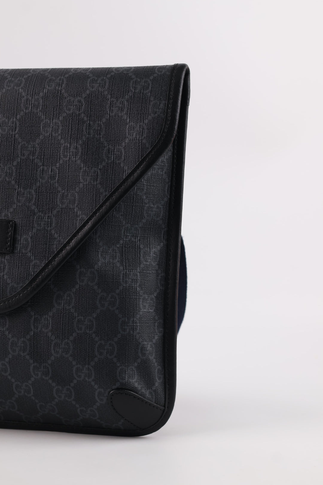 Gucci Messenger GG Supreme Small