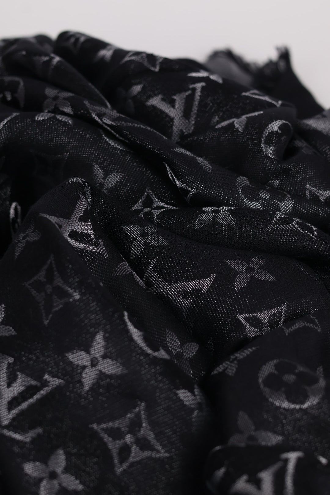 Louis Vuitton Stola Monogram Shine