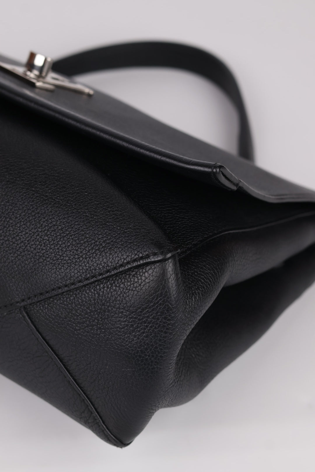Louis Vuitton Lockme Handle in Pelle