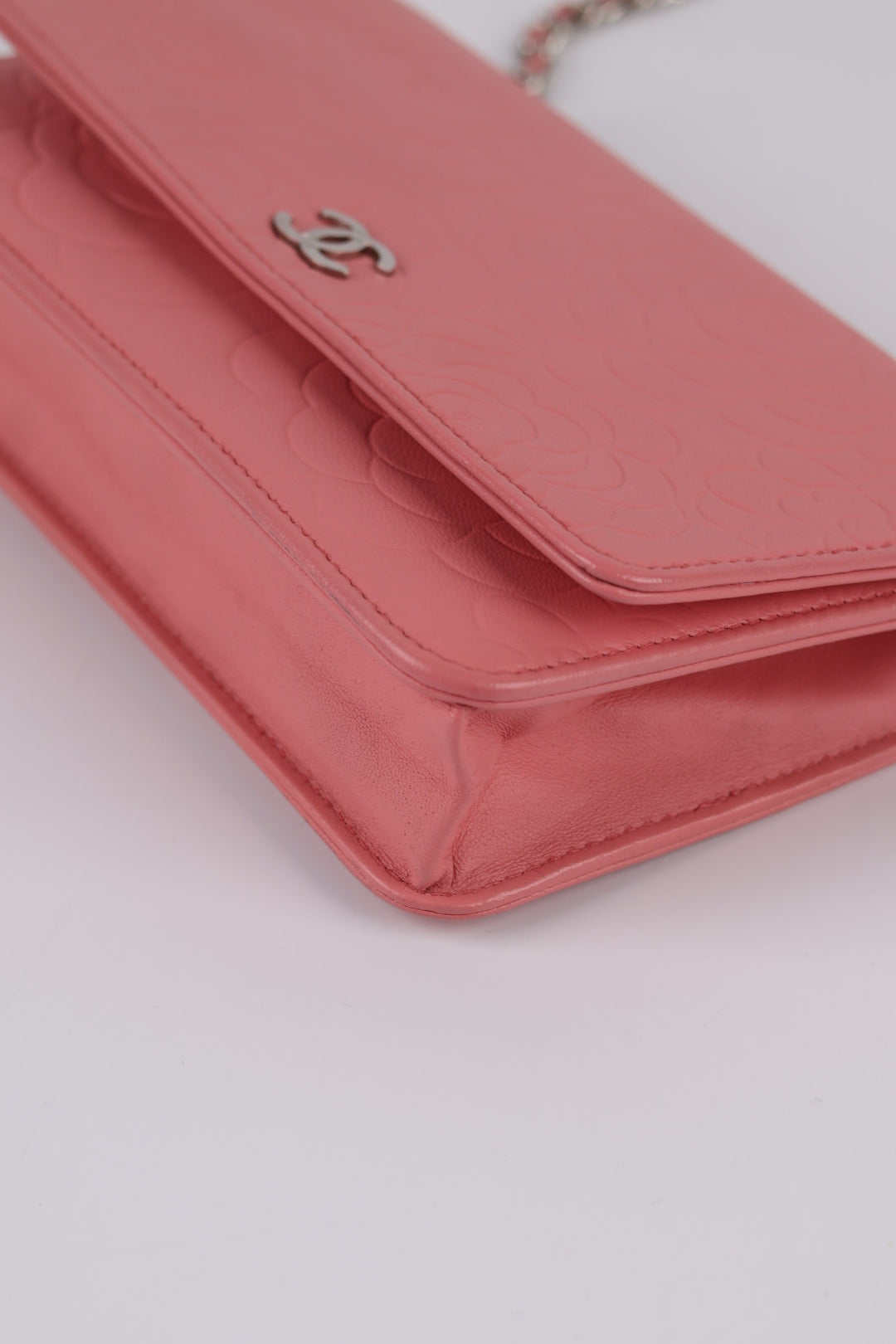 Chanel Woc Camelia in Pelle