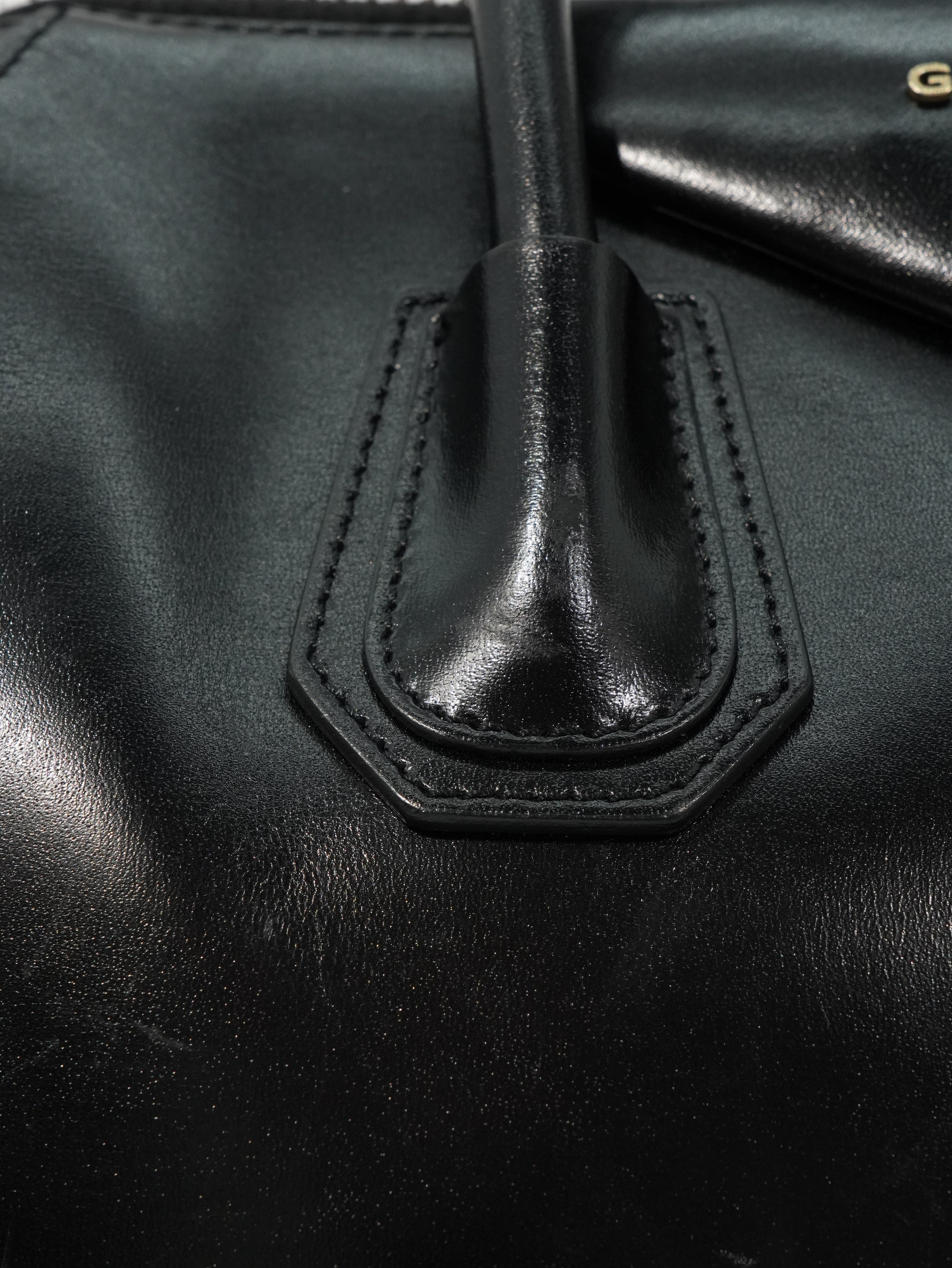 Givenchy Antigona Media