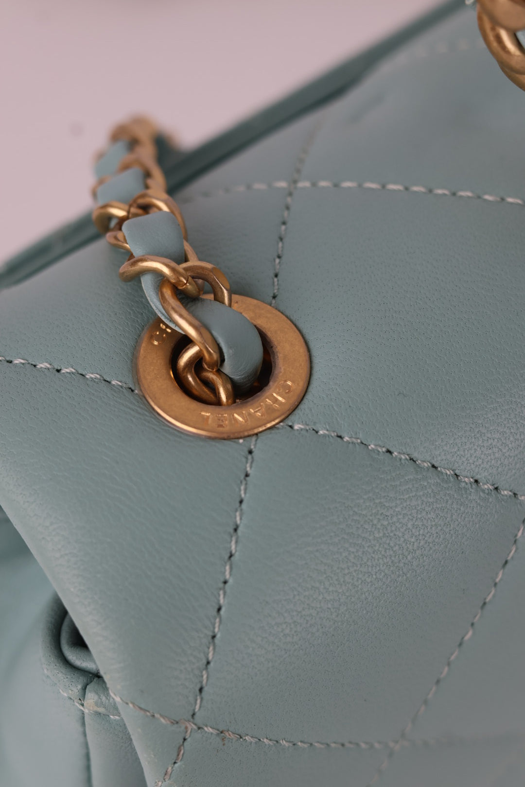 Chanel in the Loop Media Matelassé