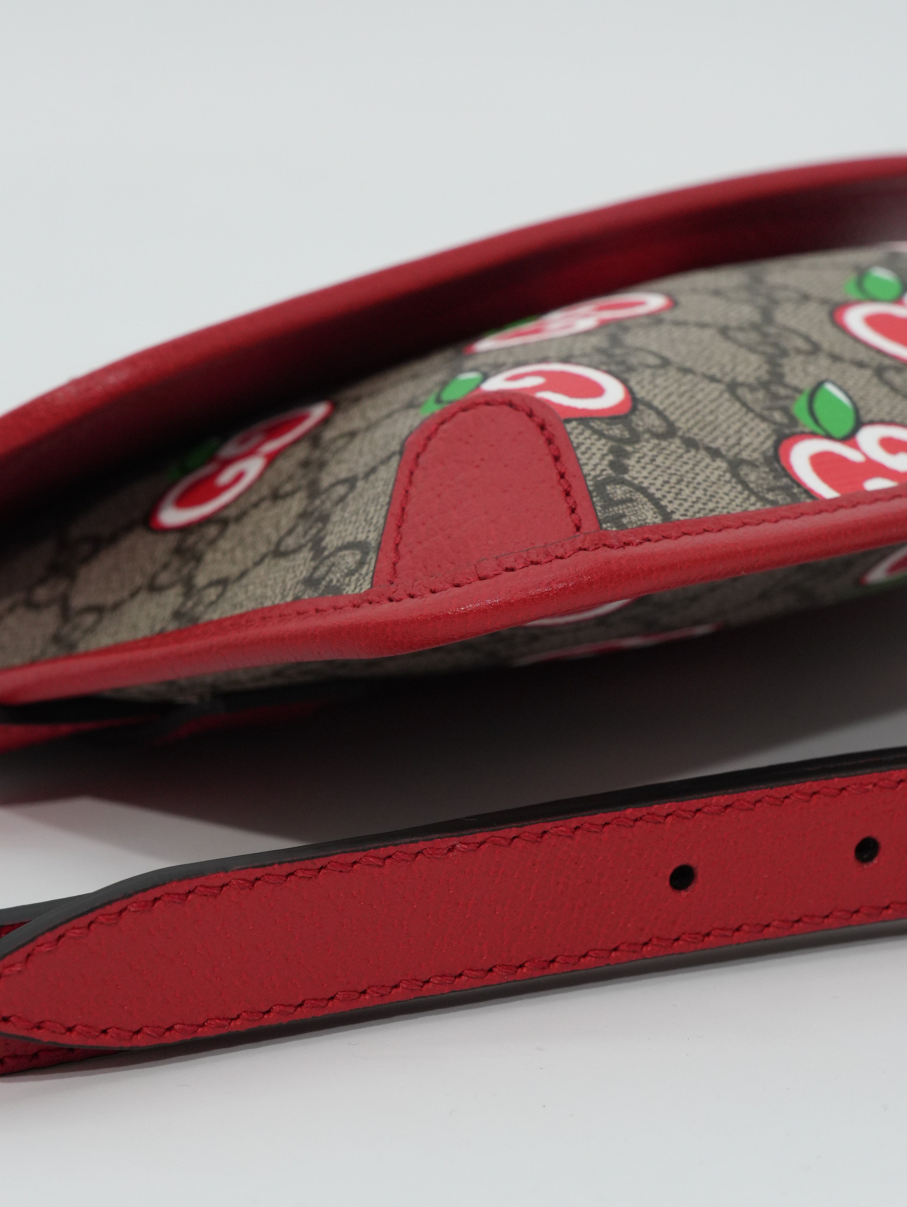 Gucci Marsupio Apple GG Supreme