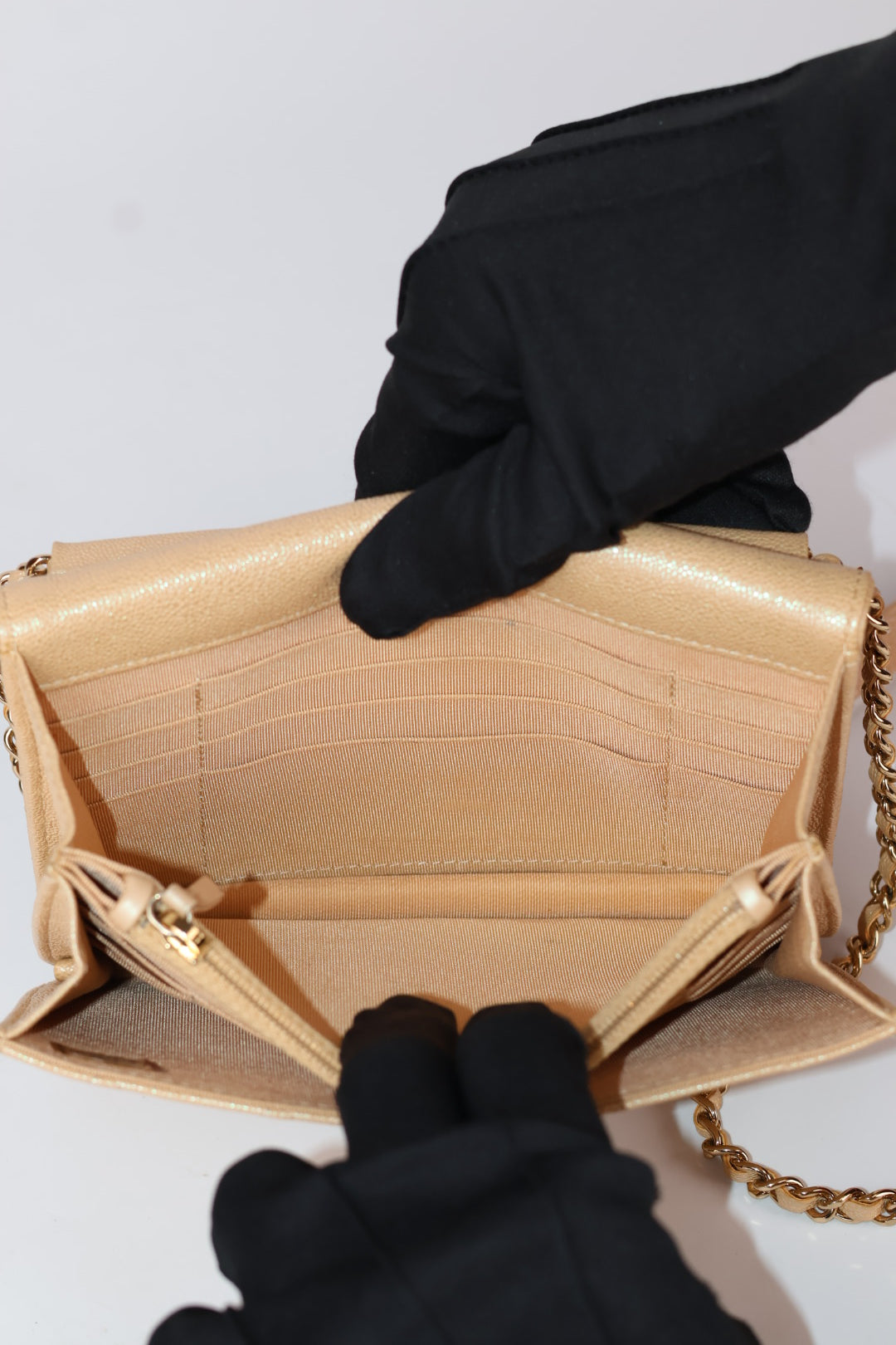 Chanel Pochette con Catena Caviar Perlato