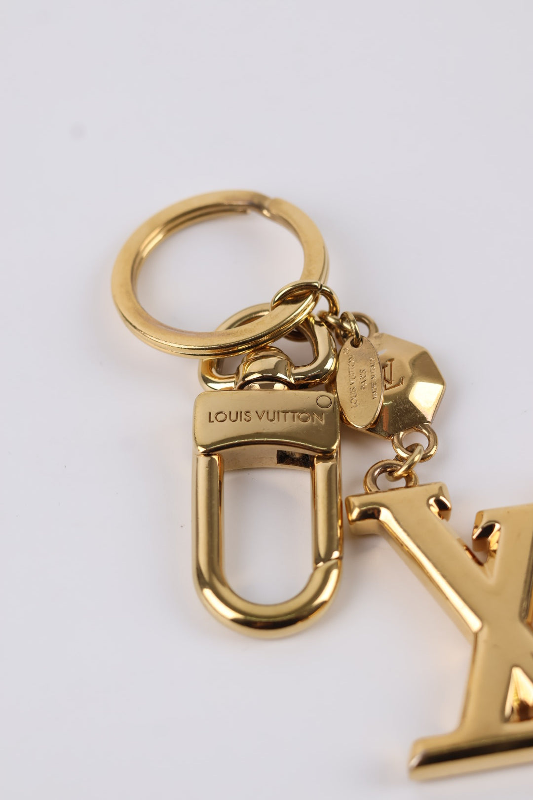 Louis Vuitton Charm LV Facettes  