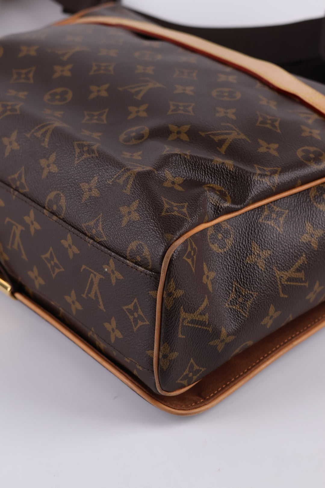 Louis Vuitton Abesses Messenger