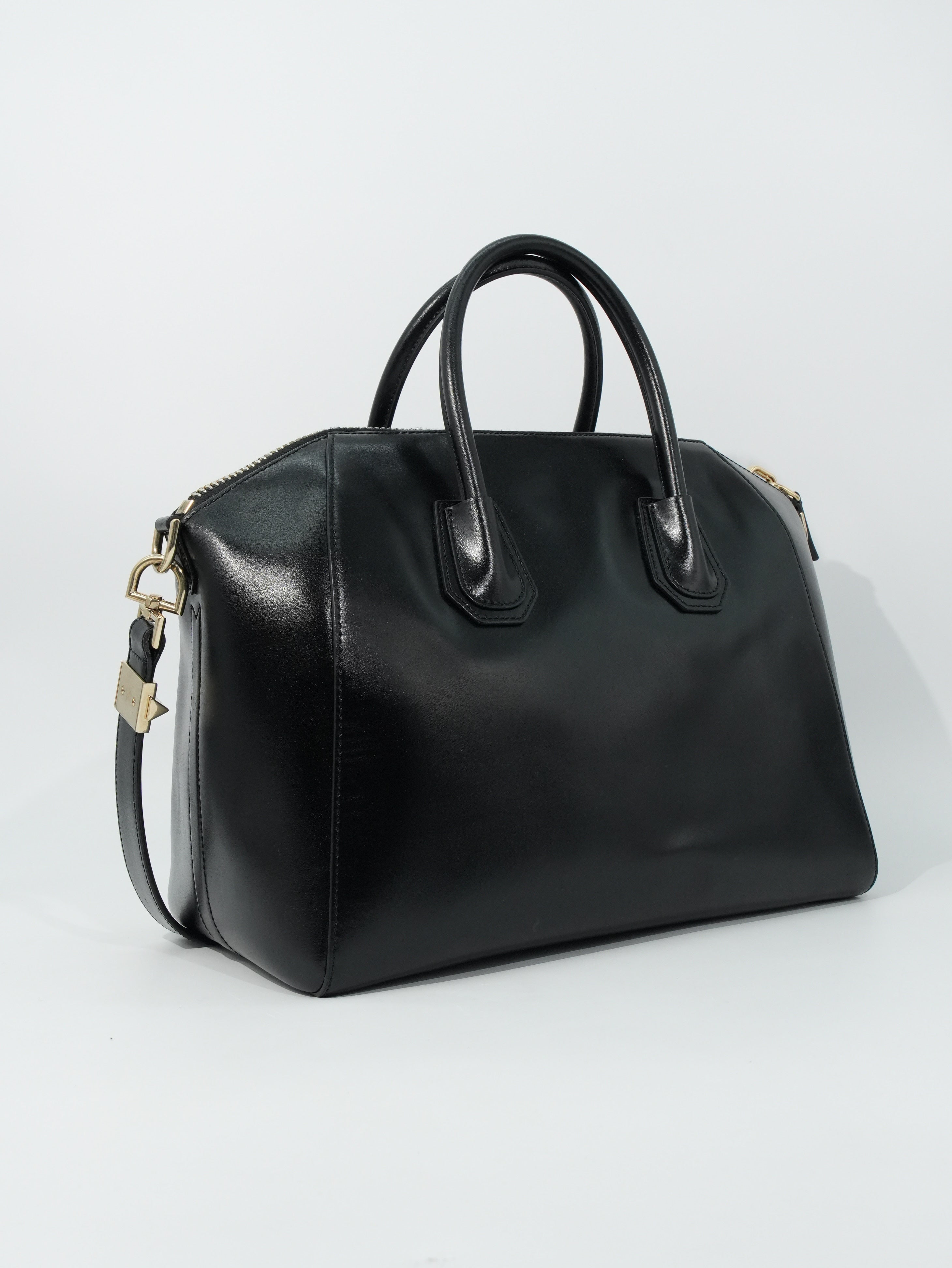 Givenchy Antigona Media