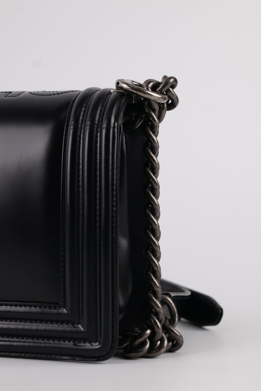 Chanel Boy Media in Pelle