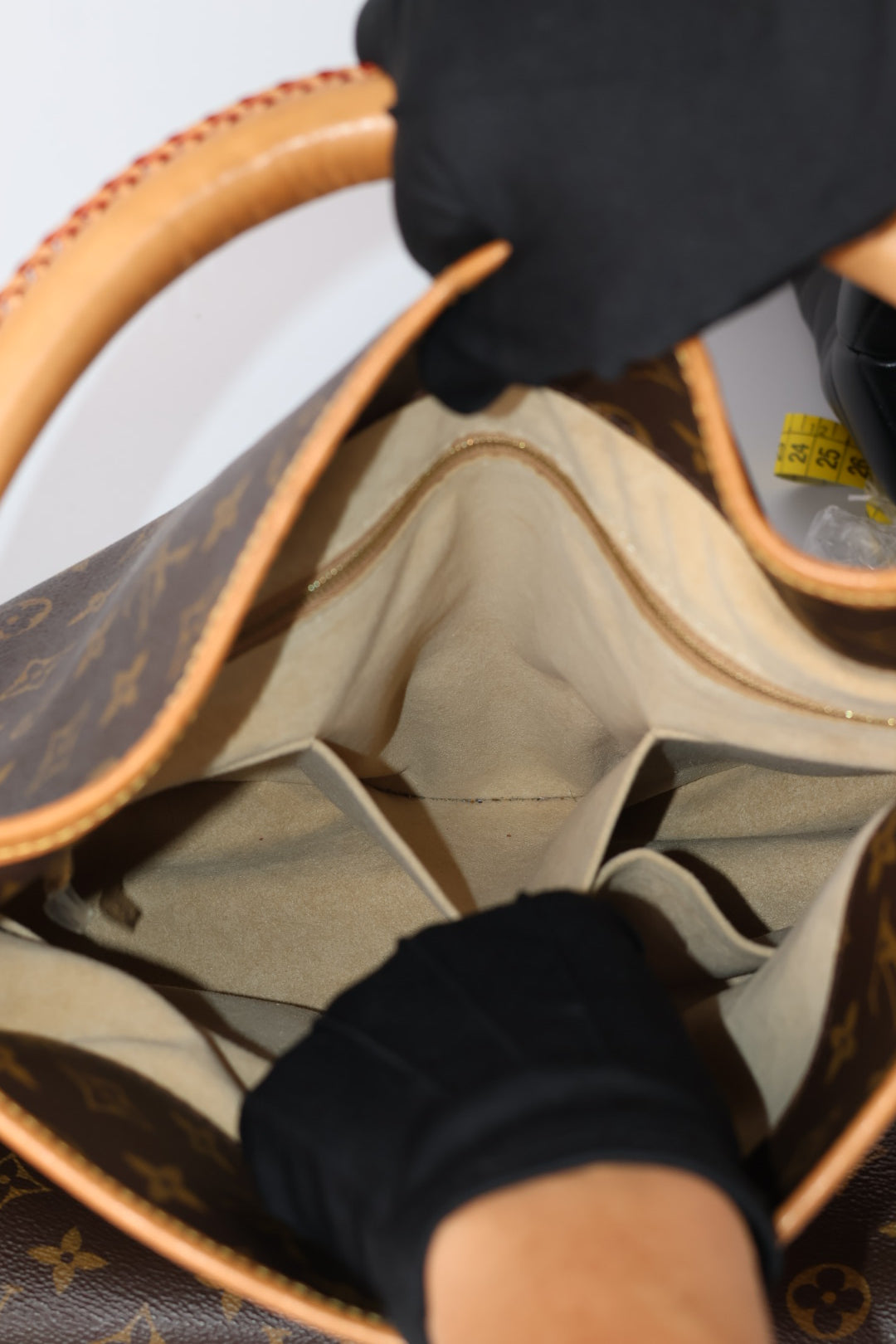 Louis Vuitton Artsy MM Monogram