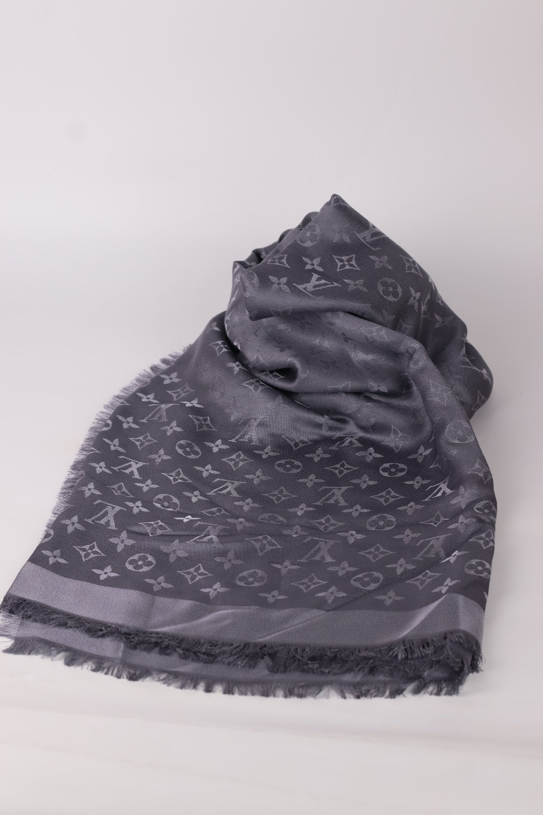 Louis Vuitton Stola Monogram Shine