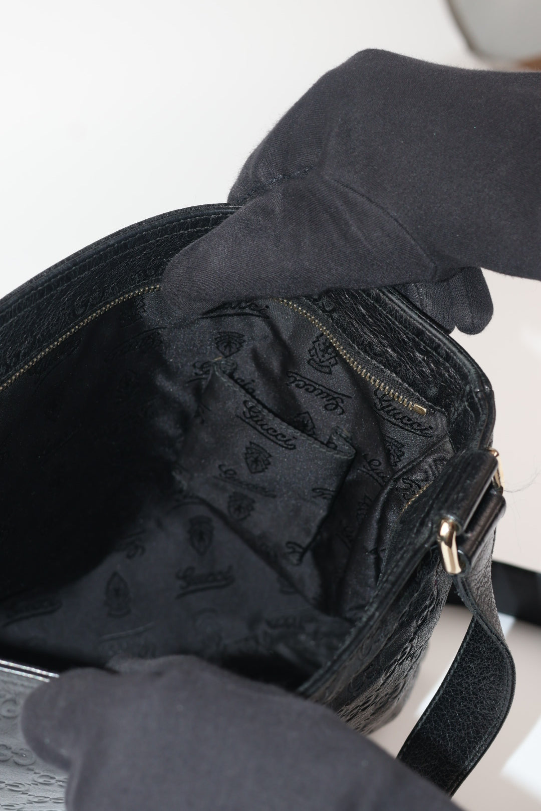 Gucci Messenger GG Signature