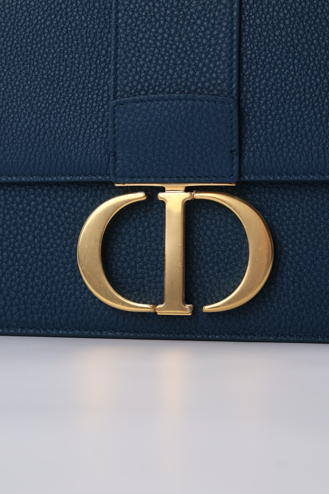 Dior Montaigne in Pelle Martellata