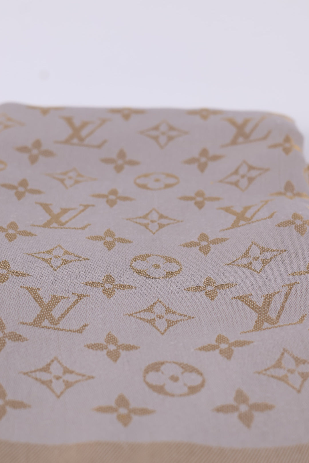 Louis Vuitton Stola Monogram Shine