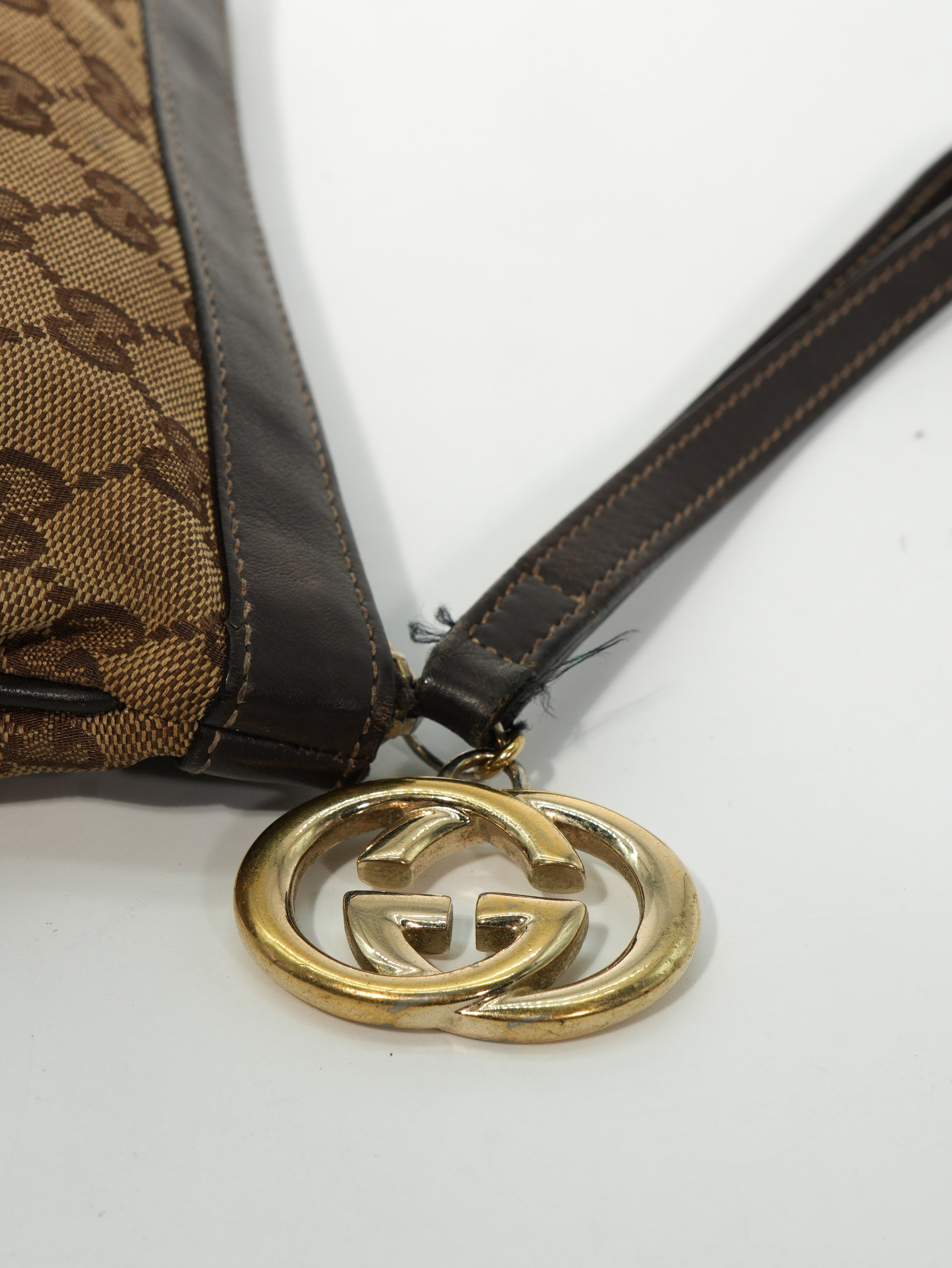 Gucci Mini Pochette GG Wave