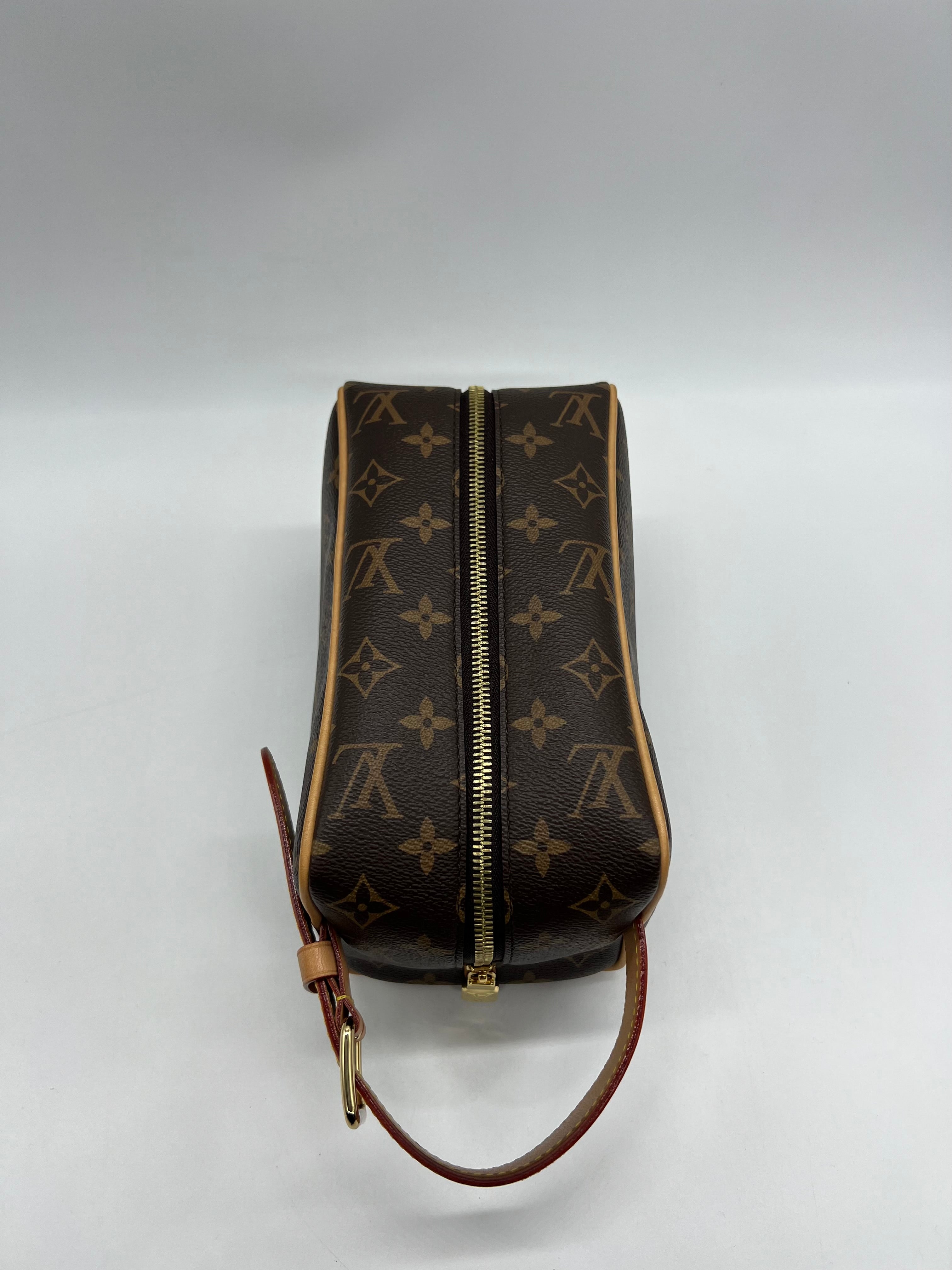 Louis Vuitton Trousse Toilette Locker Dopp Kit