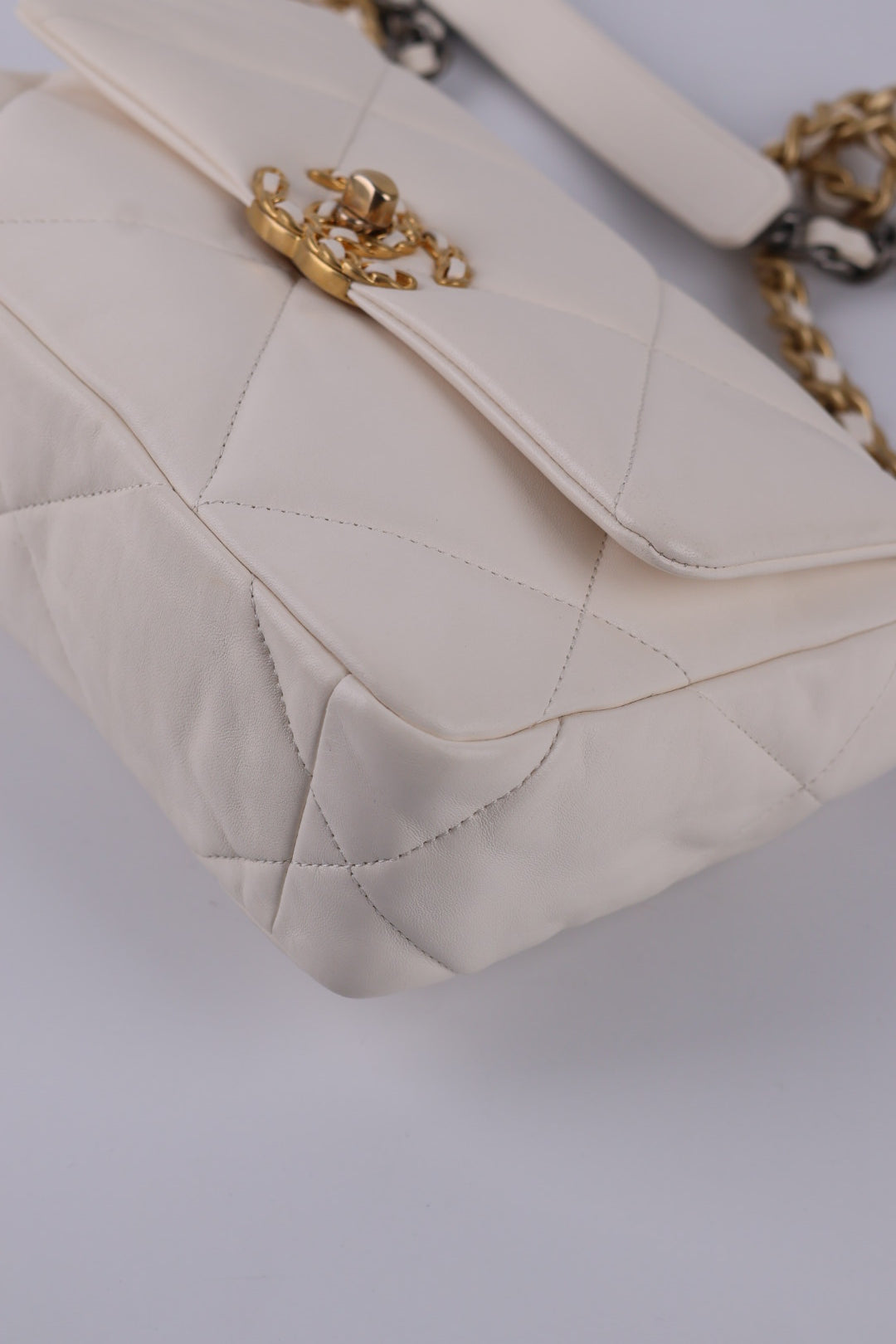 Chanel 19 in Pelle D’Agnello