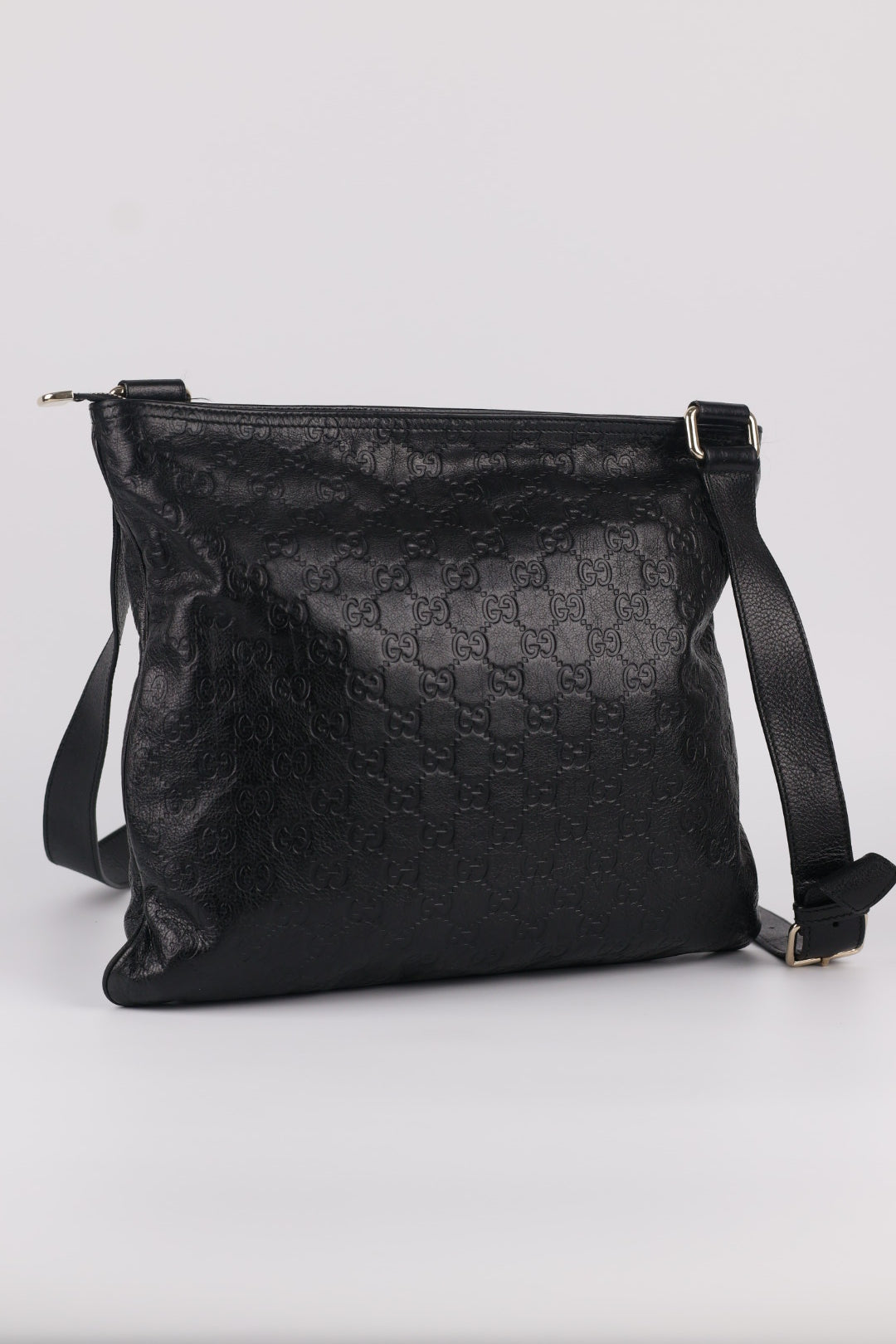 Gucci Messenger GG Signature