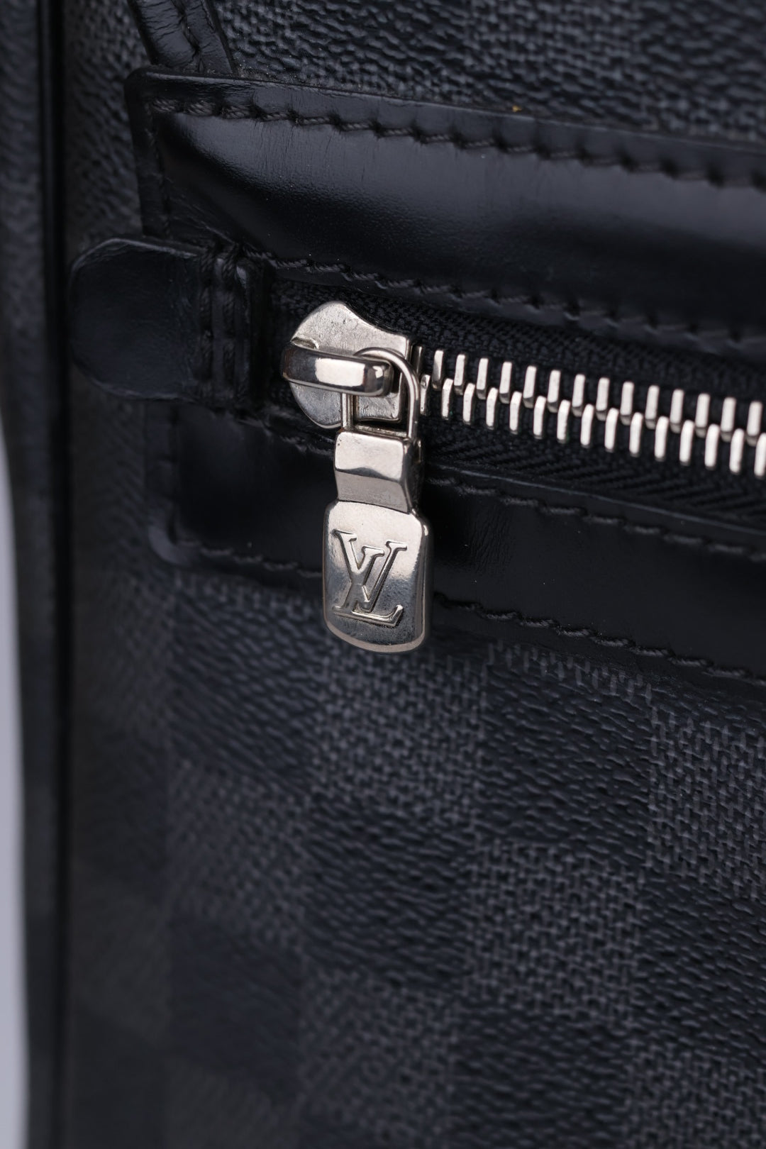 Louis Vuitton Abesses Messenger Damier Graphite