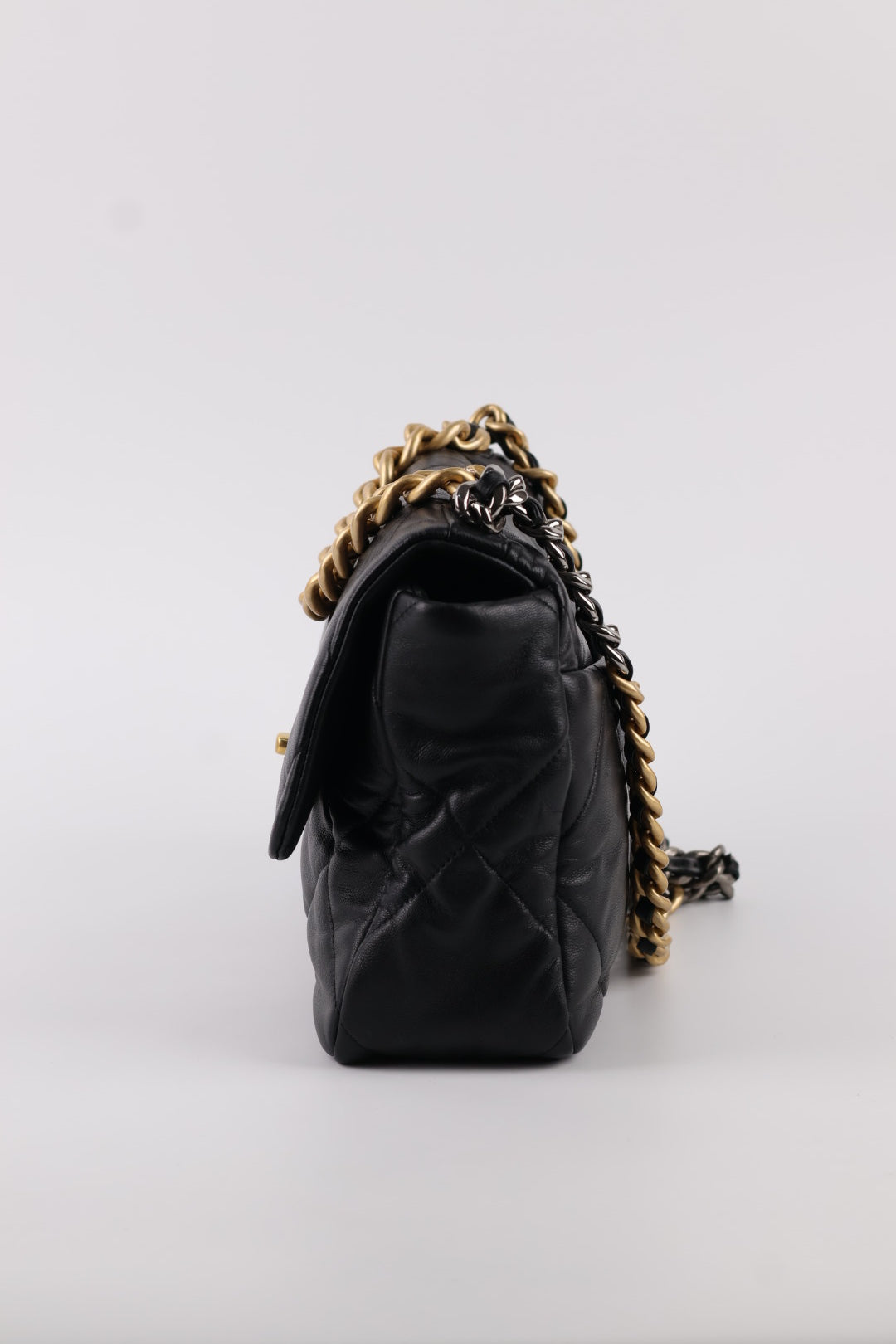 Chanel 19 Media in Pelle