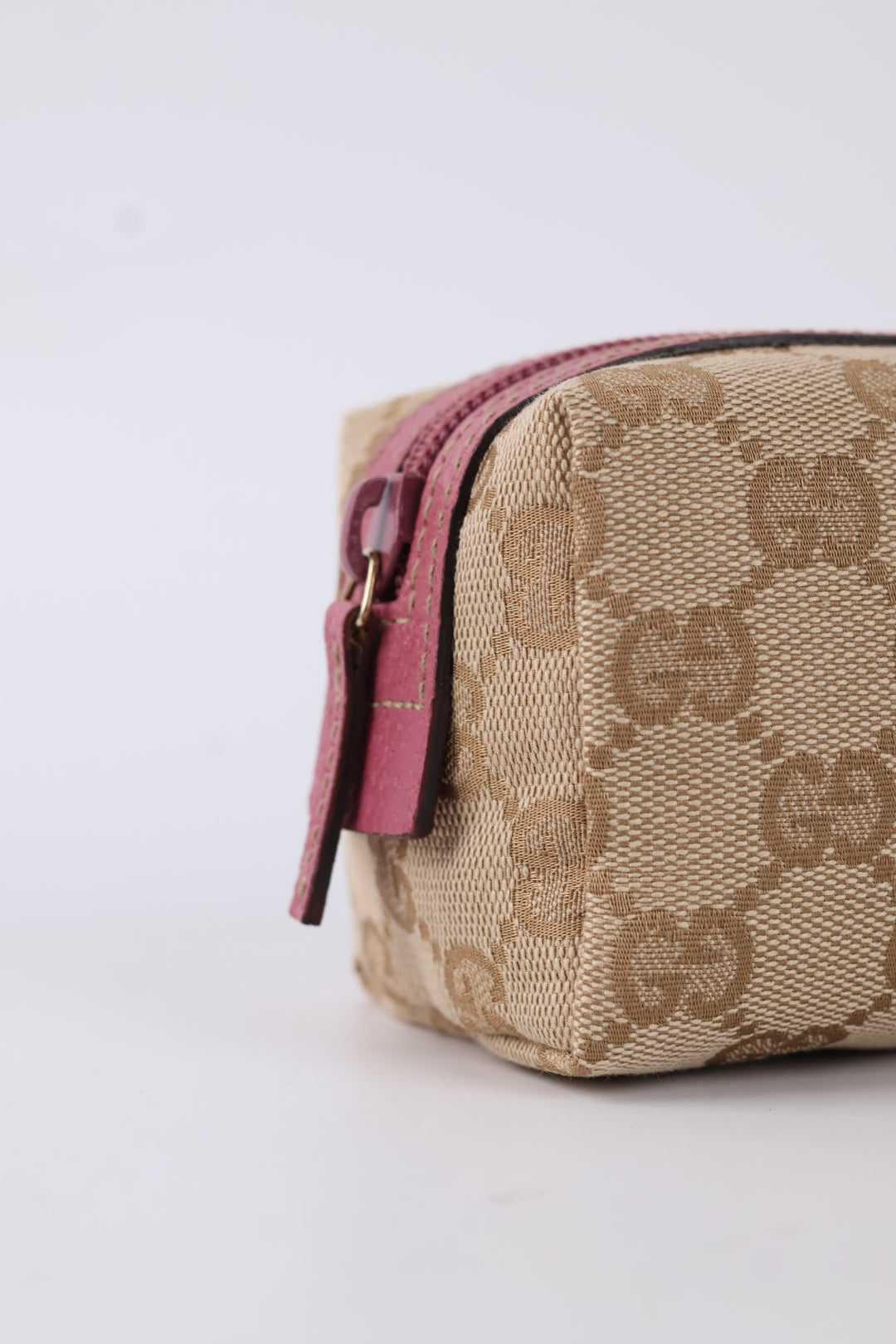 Gucci Mini Pouch GG Wave