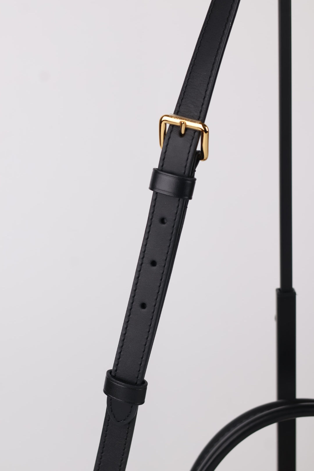 Louis Vuitton V Tote BB Empreinte
