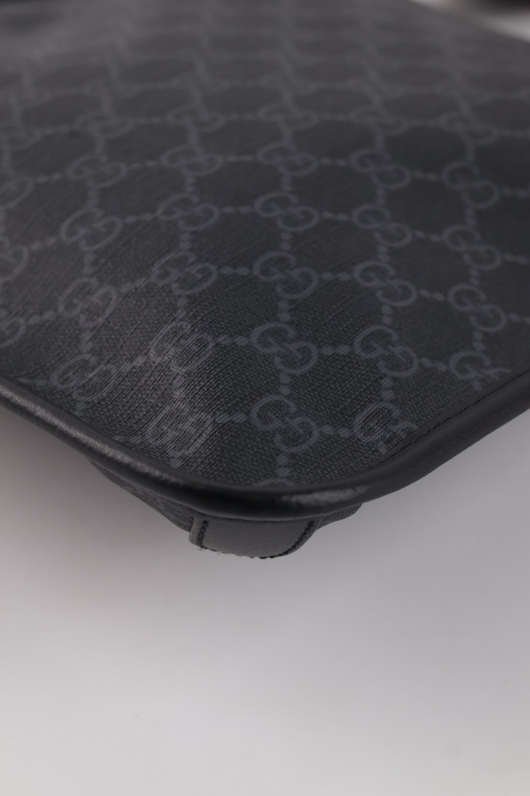 Gucci Messenger GG Supreme Small