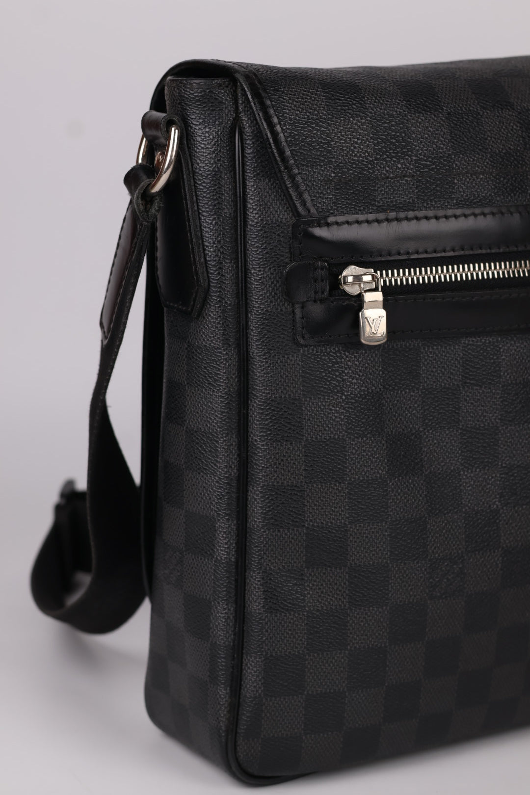 Louis Vuitton Abesses Messenger Damier Graphite
