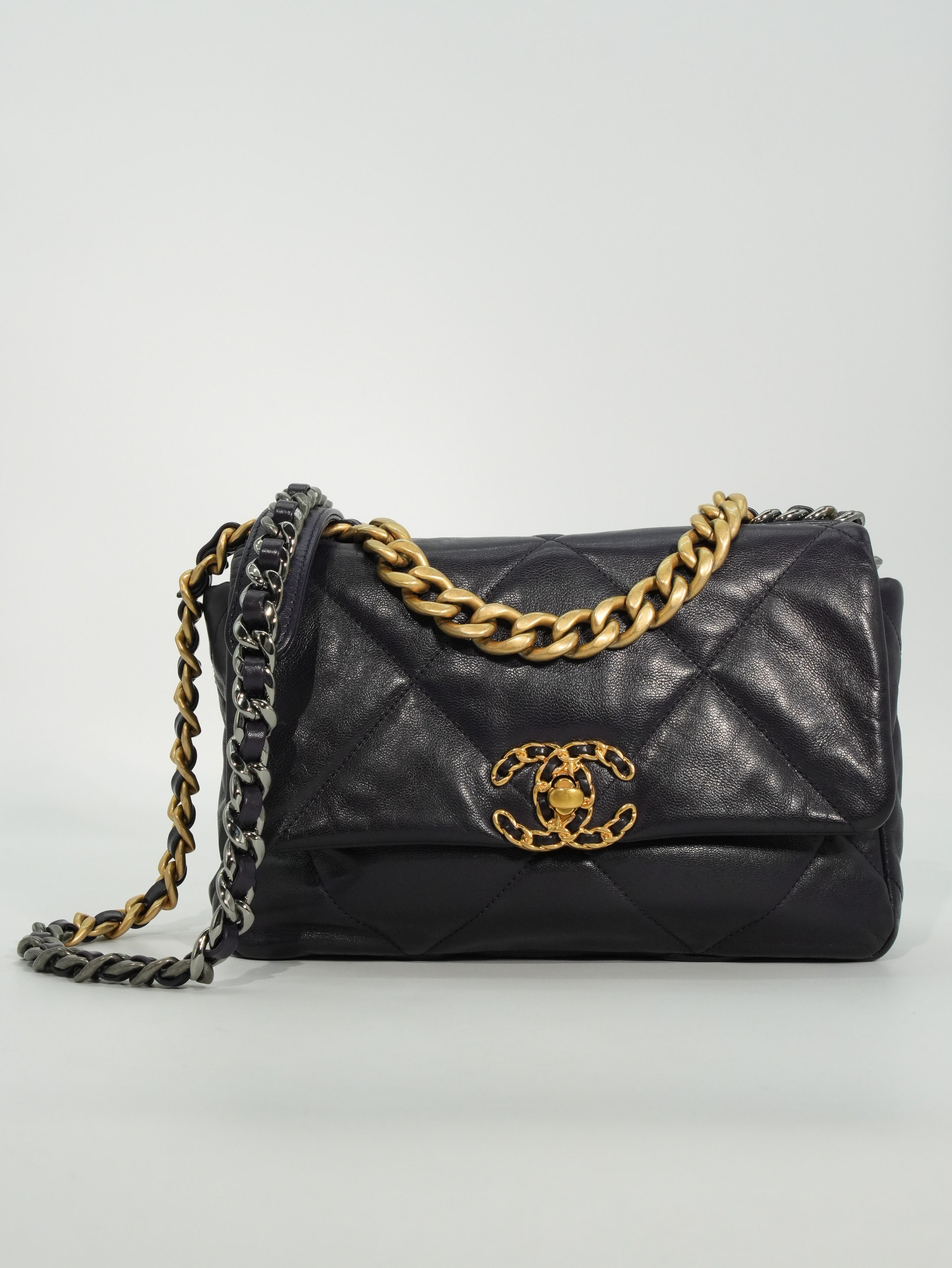 Chanel 19 Media in Pelle