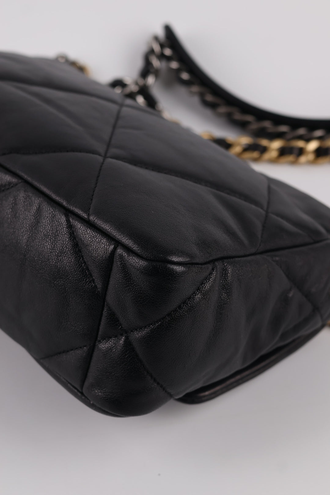 Chanel 19 in Pelle