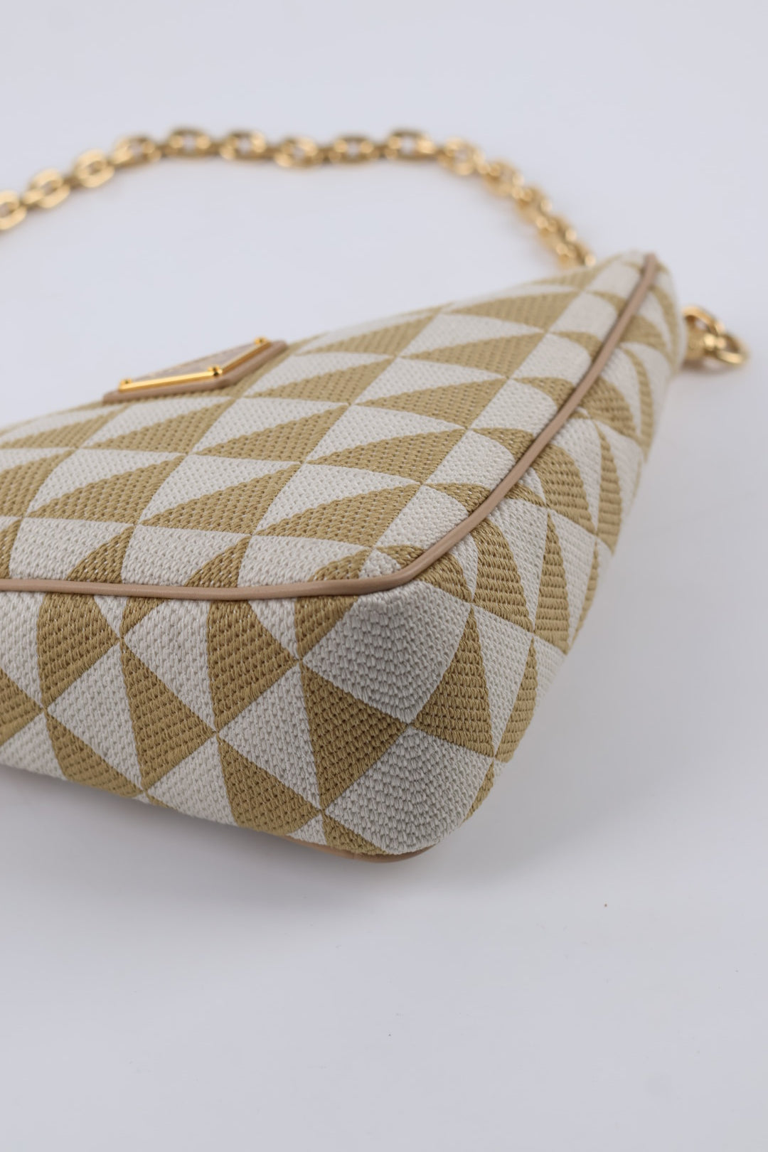 Prada Traingle Symbole