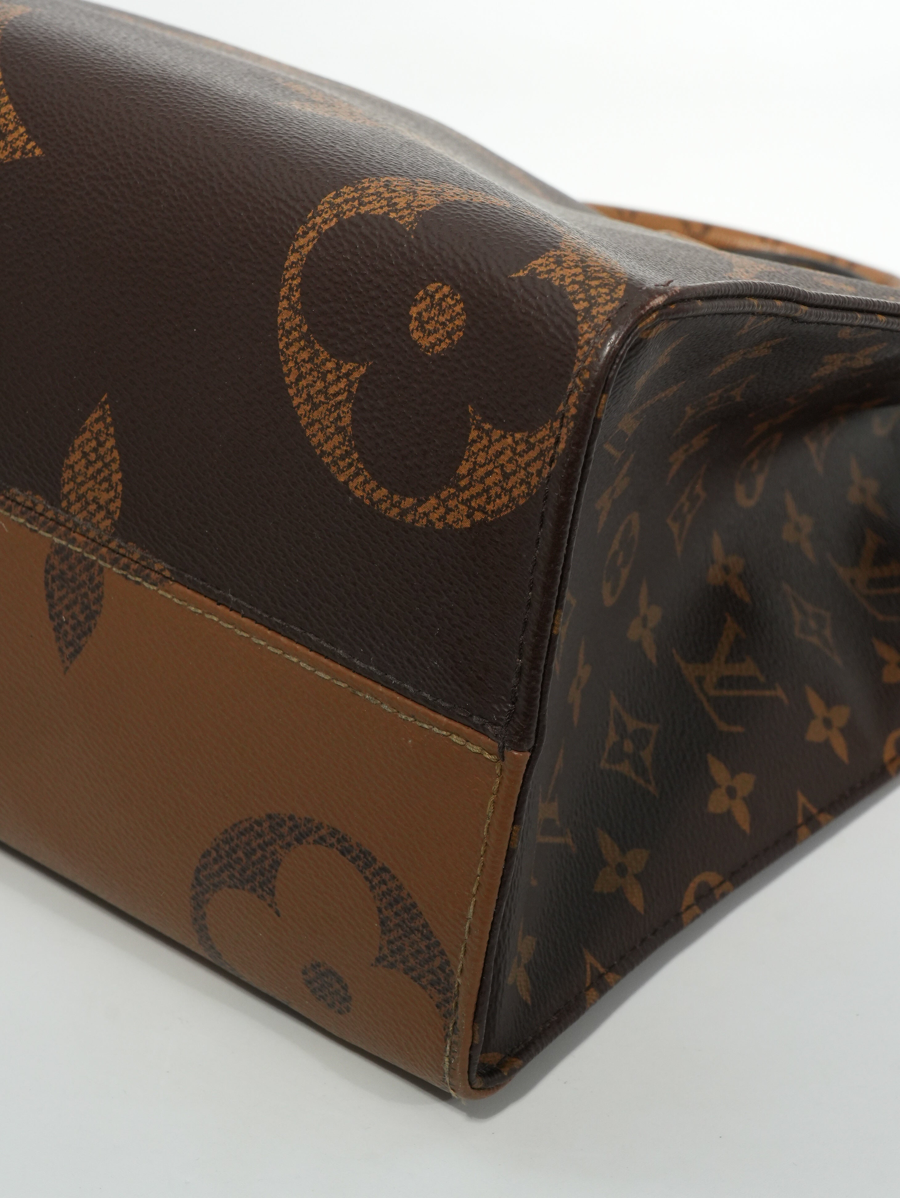 Louis Vuitton OnTheGo MM