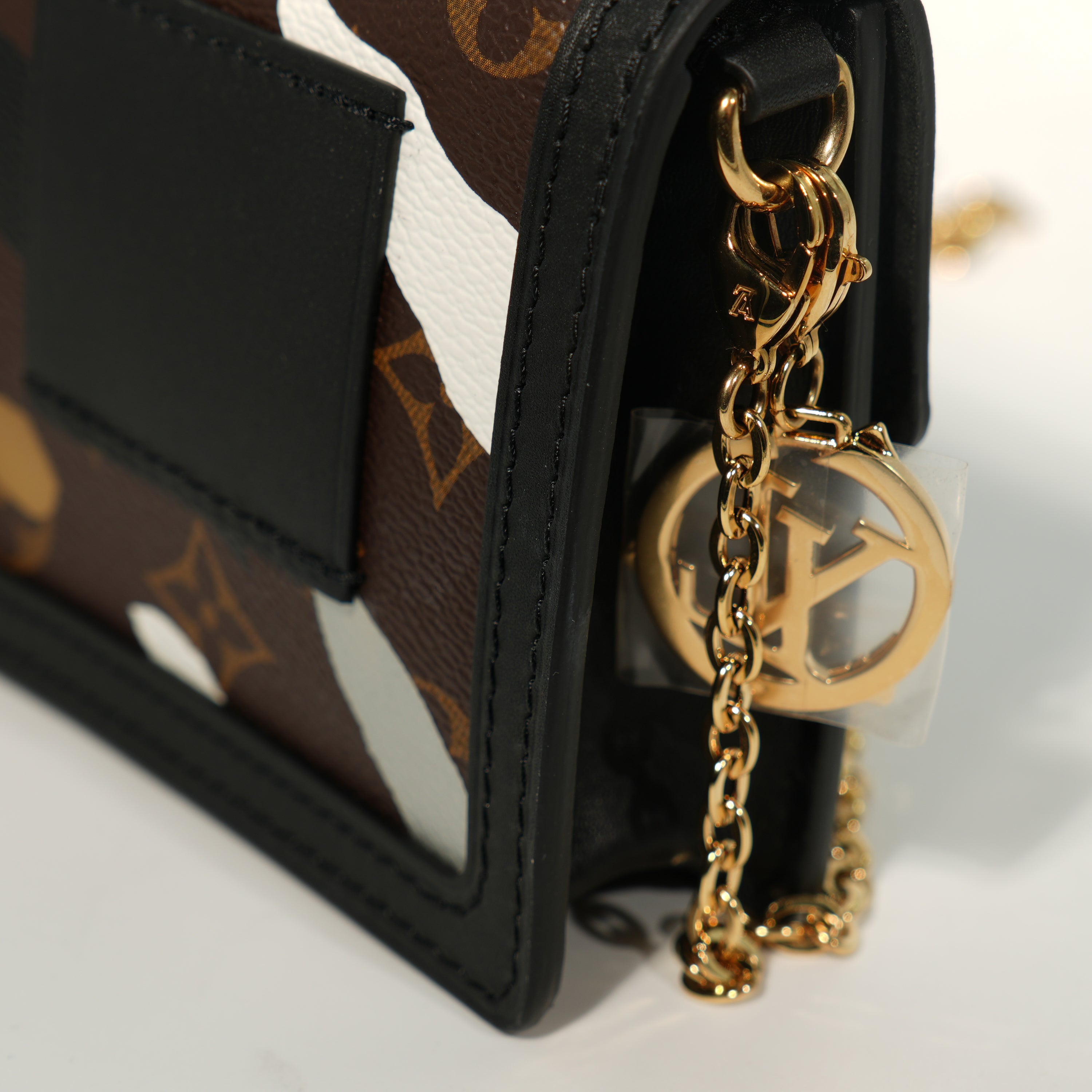 Louis Vuitton Marsupio Dauphine x LOL