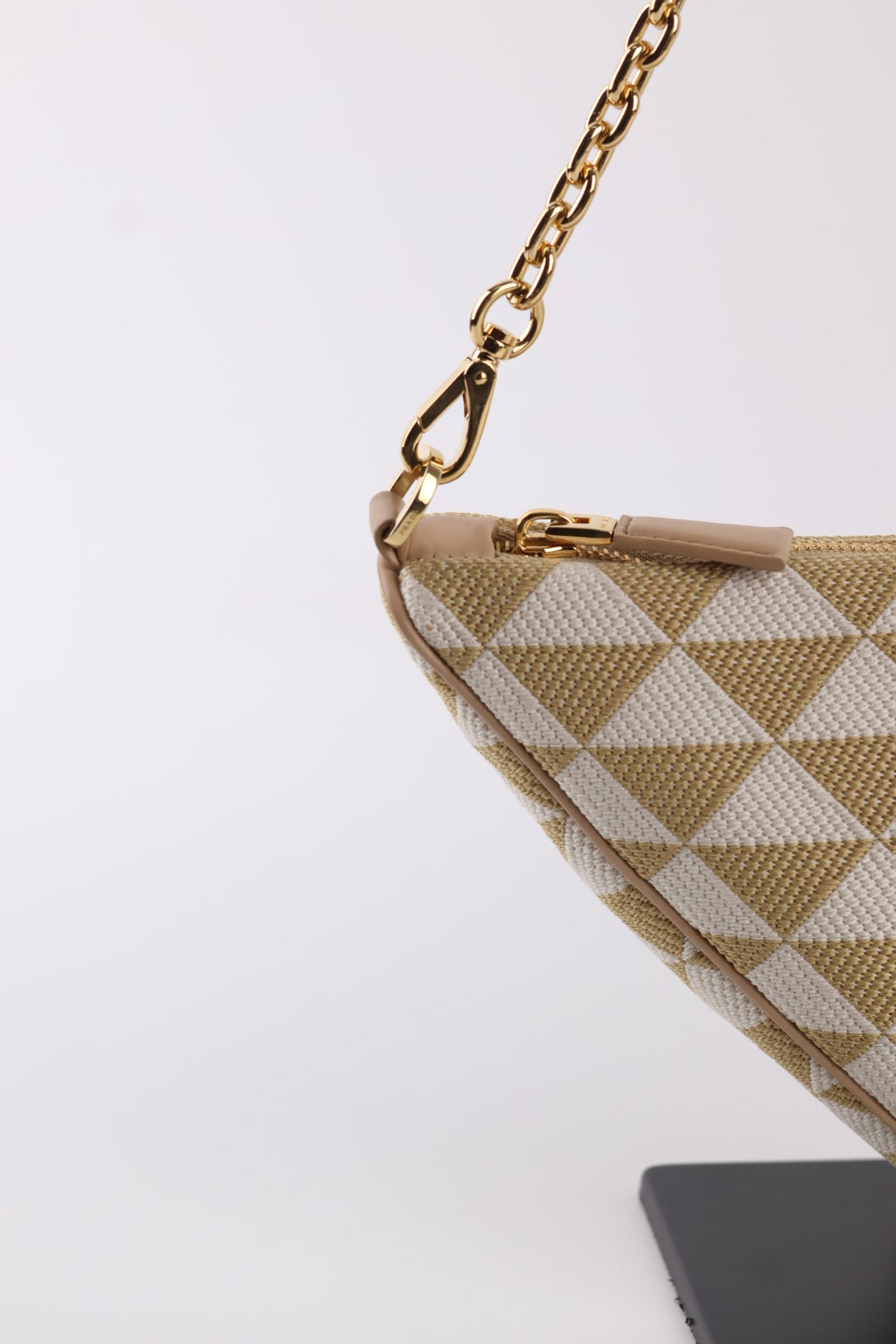 Prada Traingle Symbole