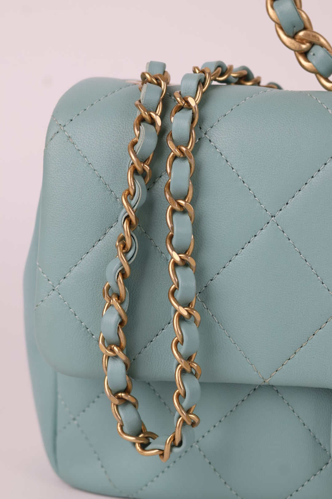 Chanel in the Loop Media Matelassé