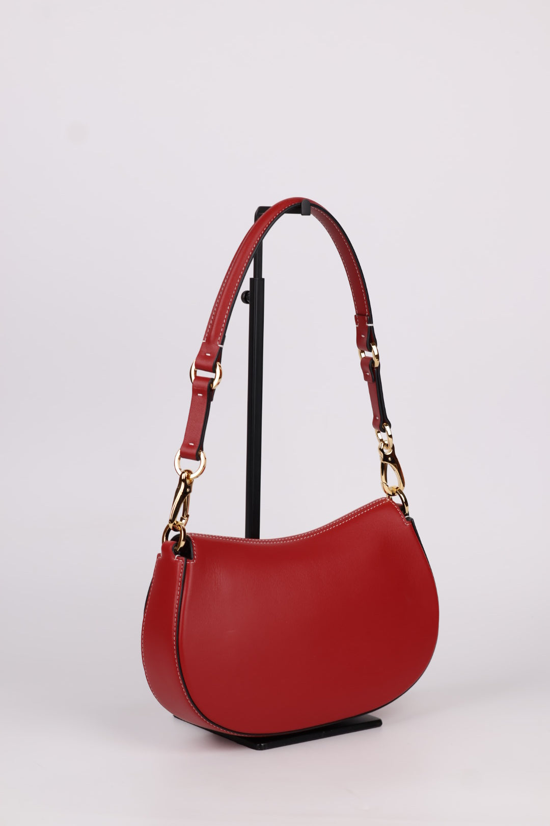 Valentino Ohval in pelle