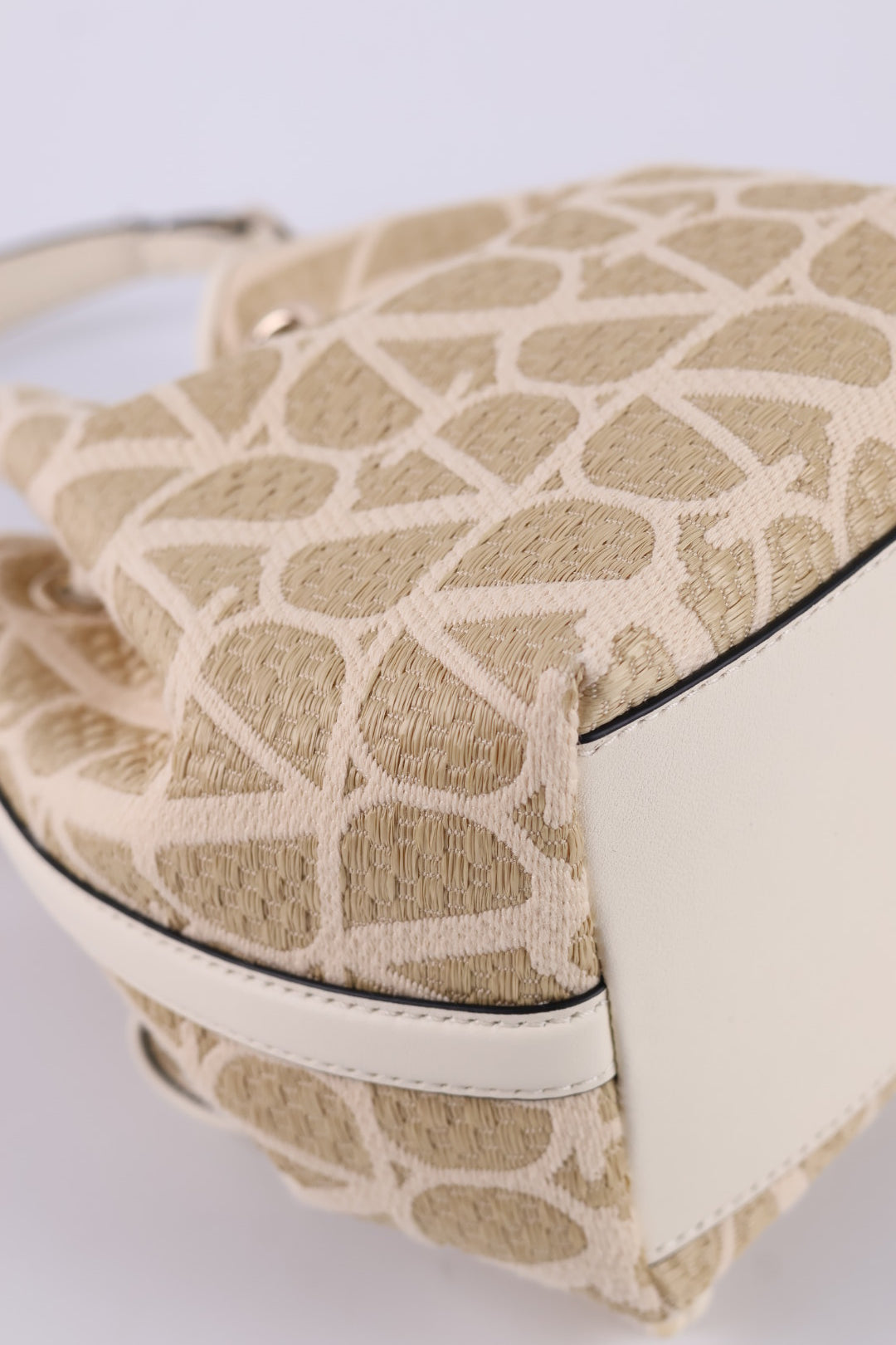 Valentino Bucket Locò Iconographe