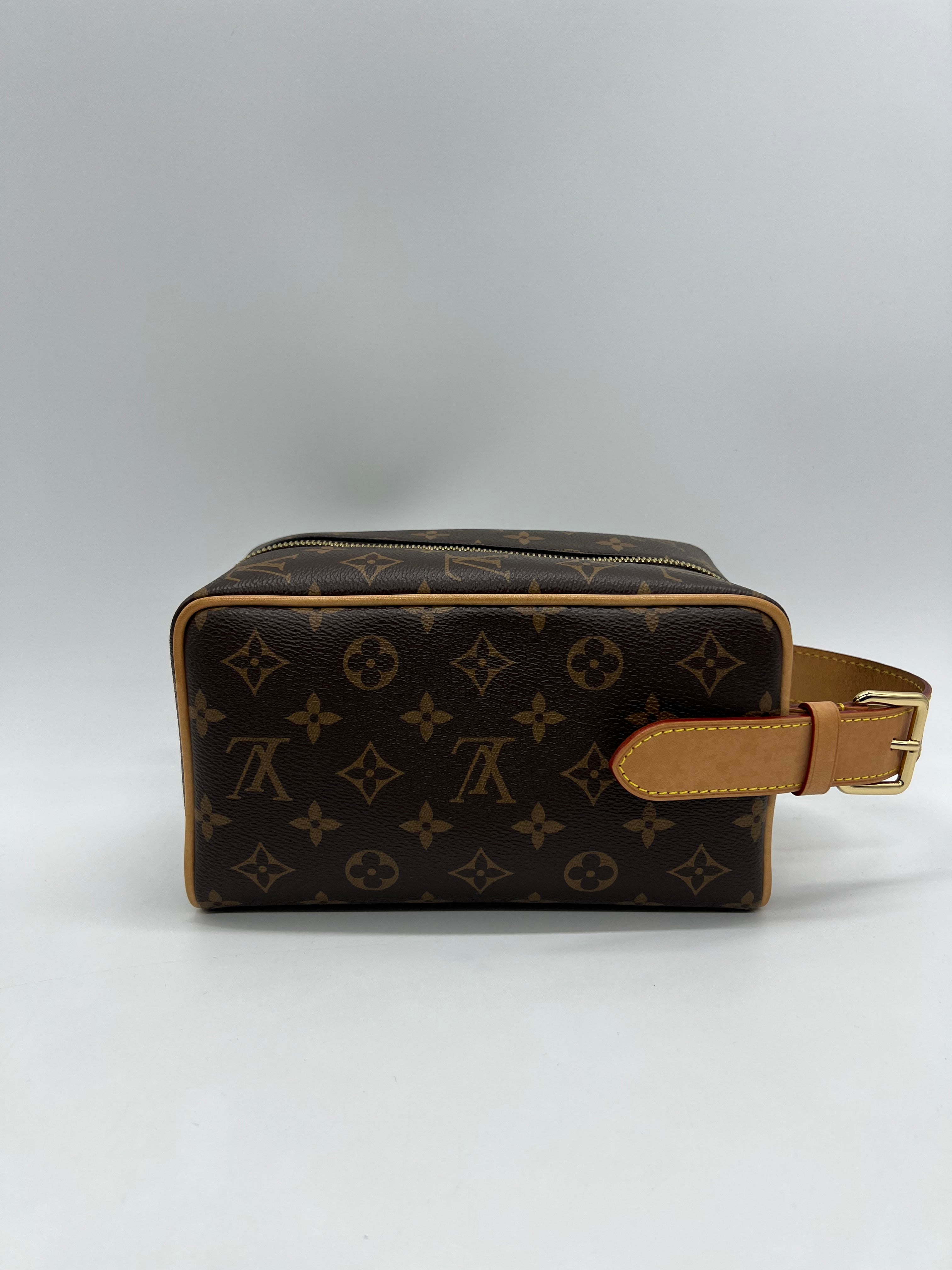 Louis Vuitton Trousse Toilette Locker Dopp Kit