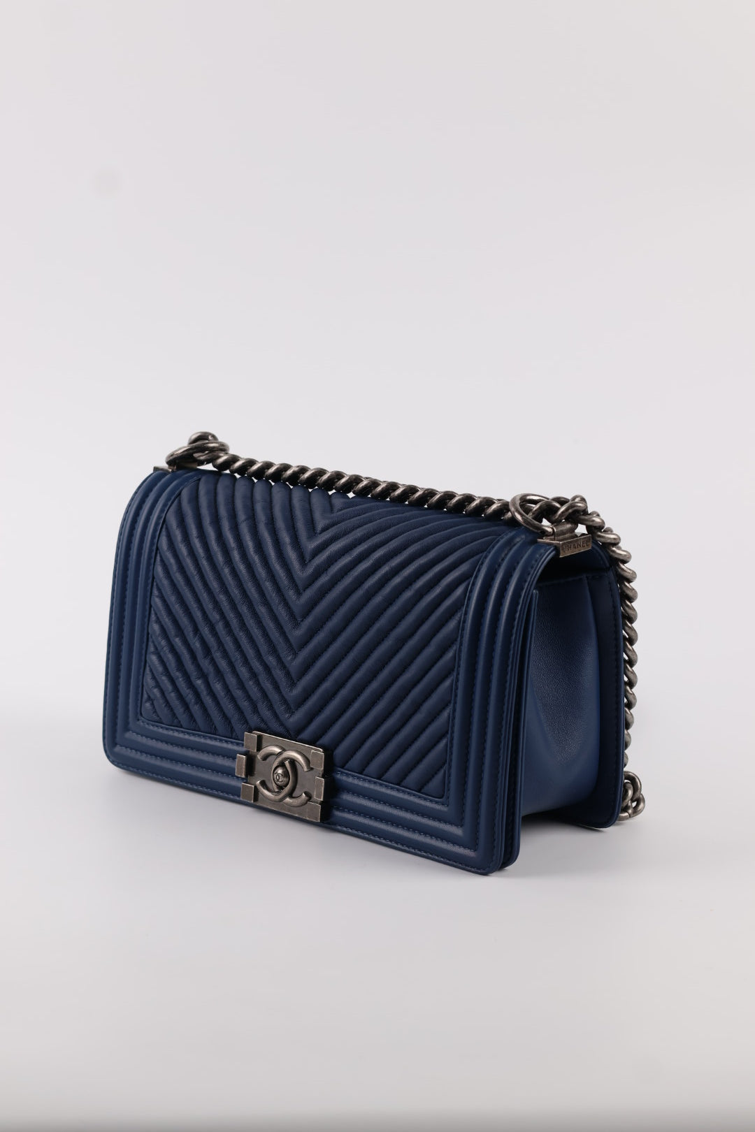 Chanel Boy Media in Pelle Blu