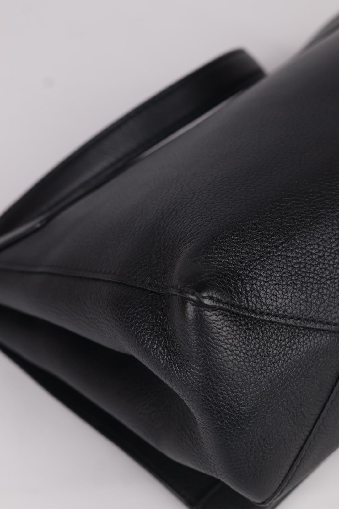 Louis Vuitton Lockme Handle in Pelle