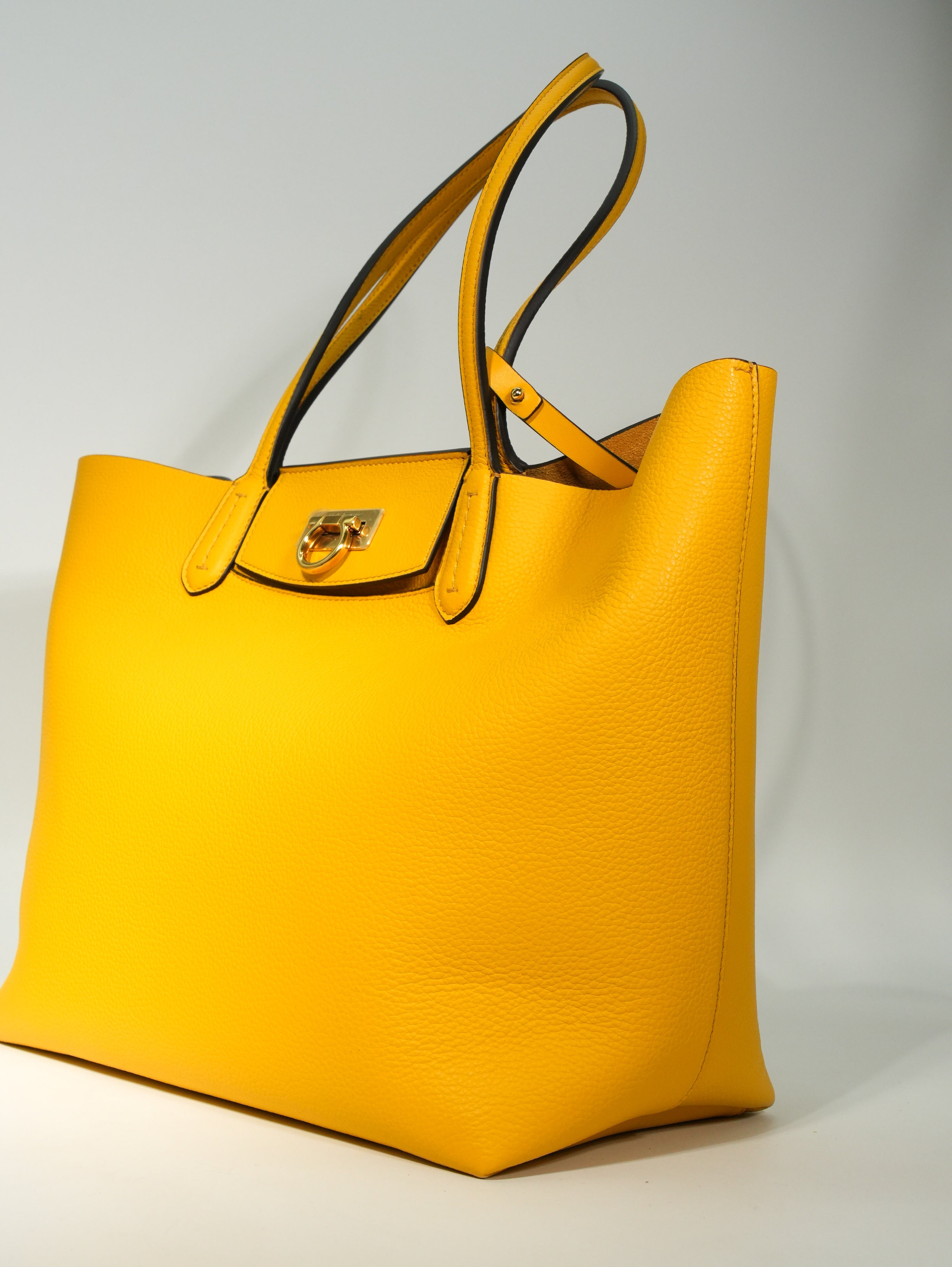 Ferragamo Gancini Tote in Pelle