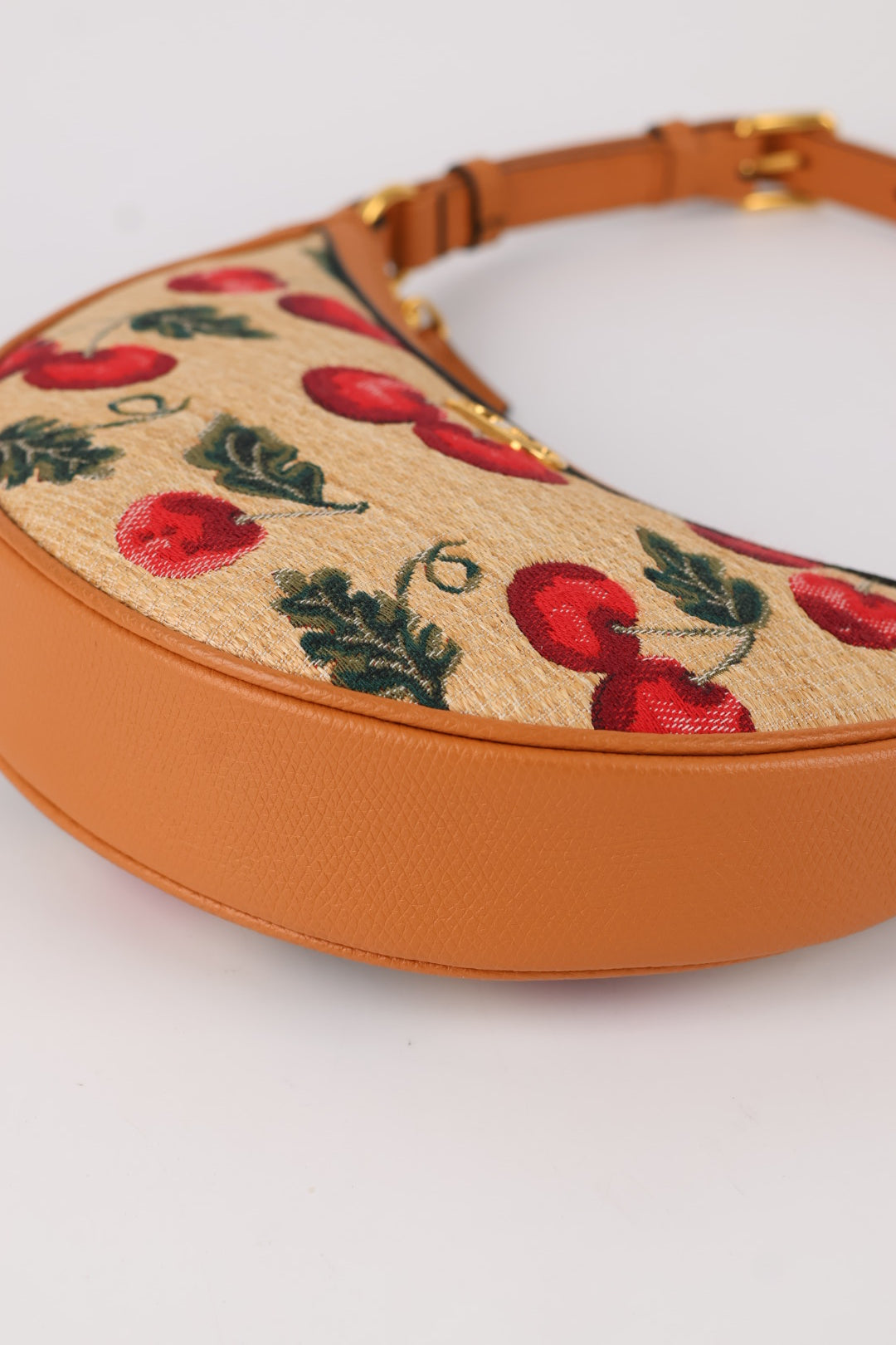 Valentino Hobo Bag con Ciliegie