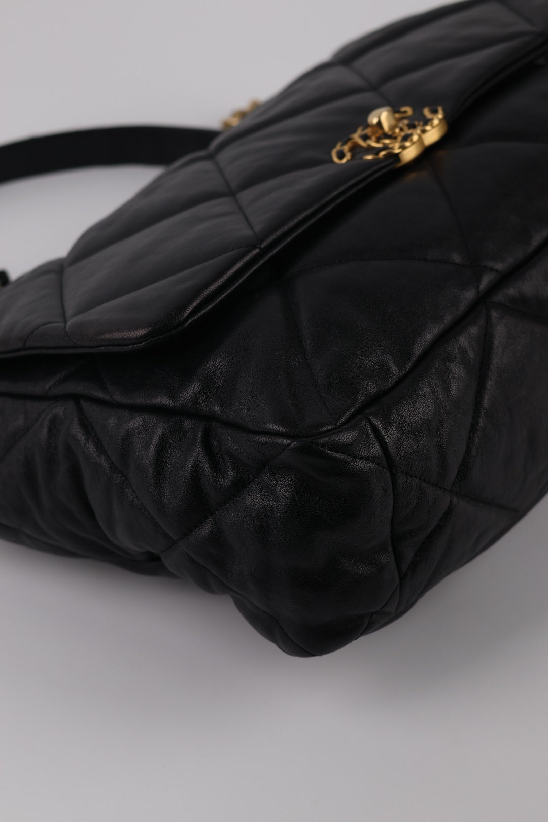 Chanel 19 Large in Pelle