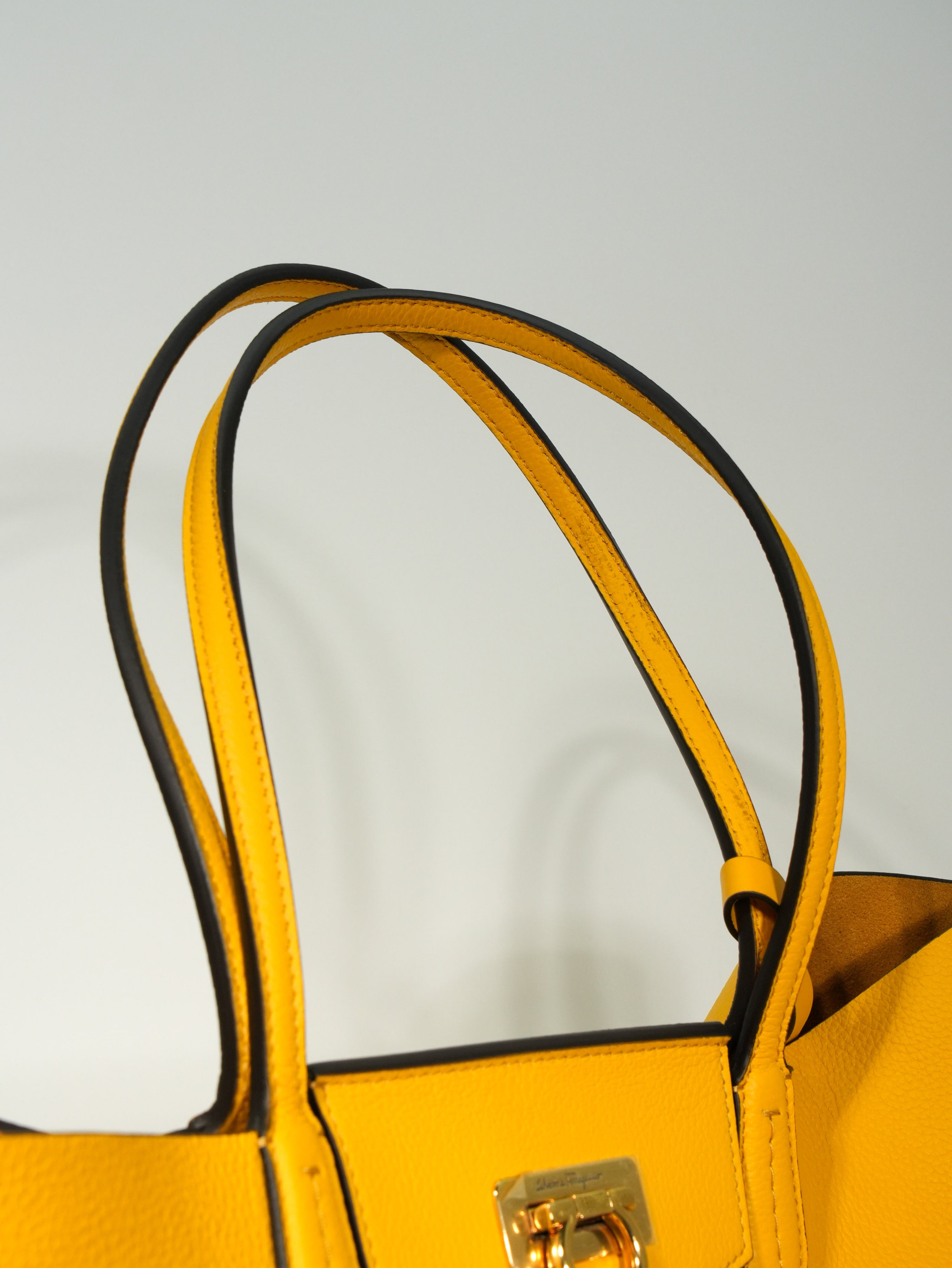 Ferragamo Gancini Tote in Pelle