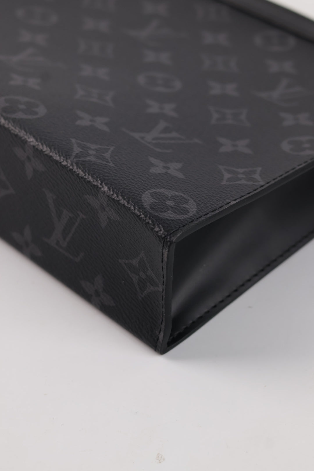 Louis Vuitton Pochette Voyage MM