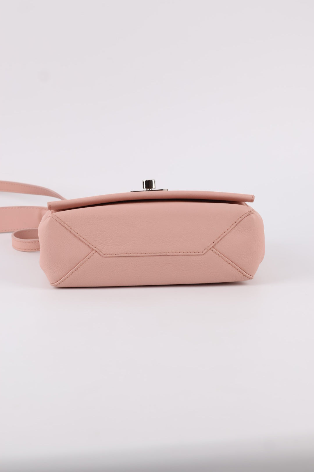 Louis Vuitton Lockme BB