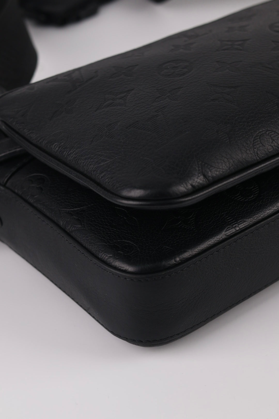 Louis Vuitton Trio Messenger Shadow