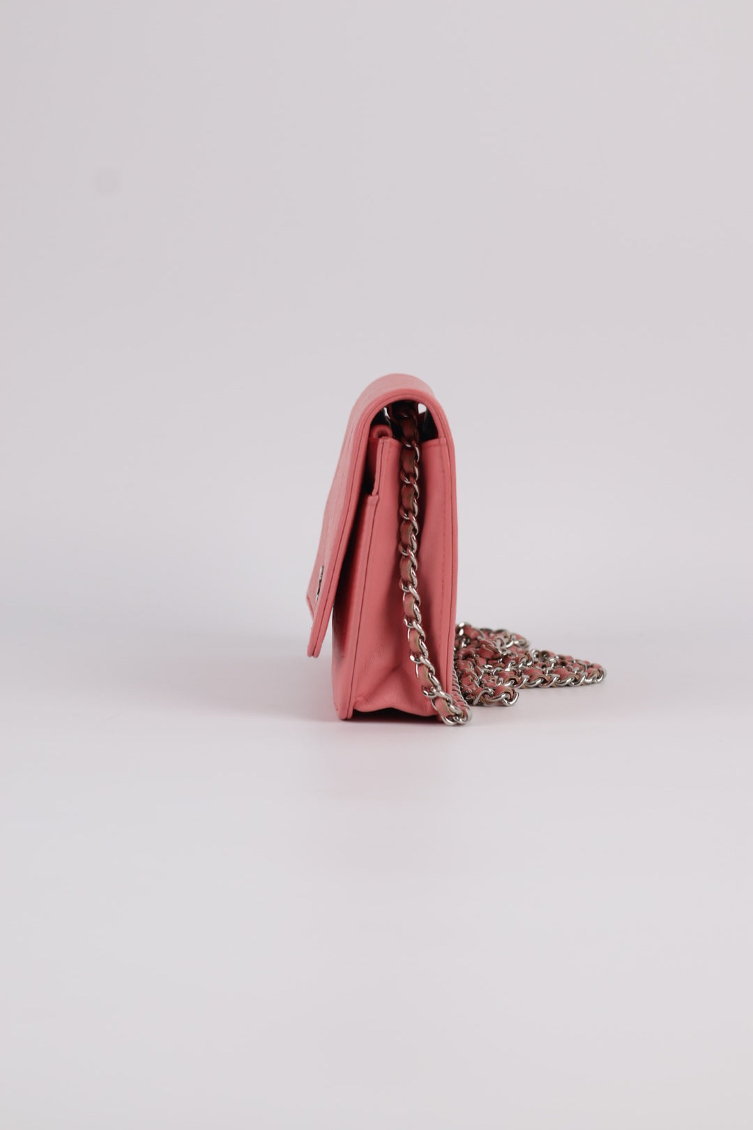 Chanel Woc Camelia in Pelle