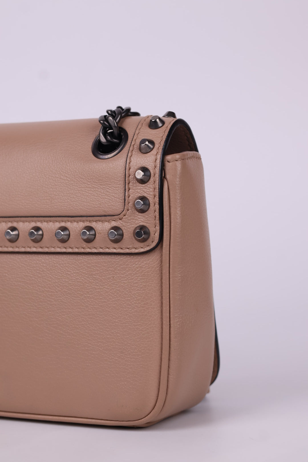 Prada Pattina Borchie in Pelle