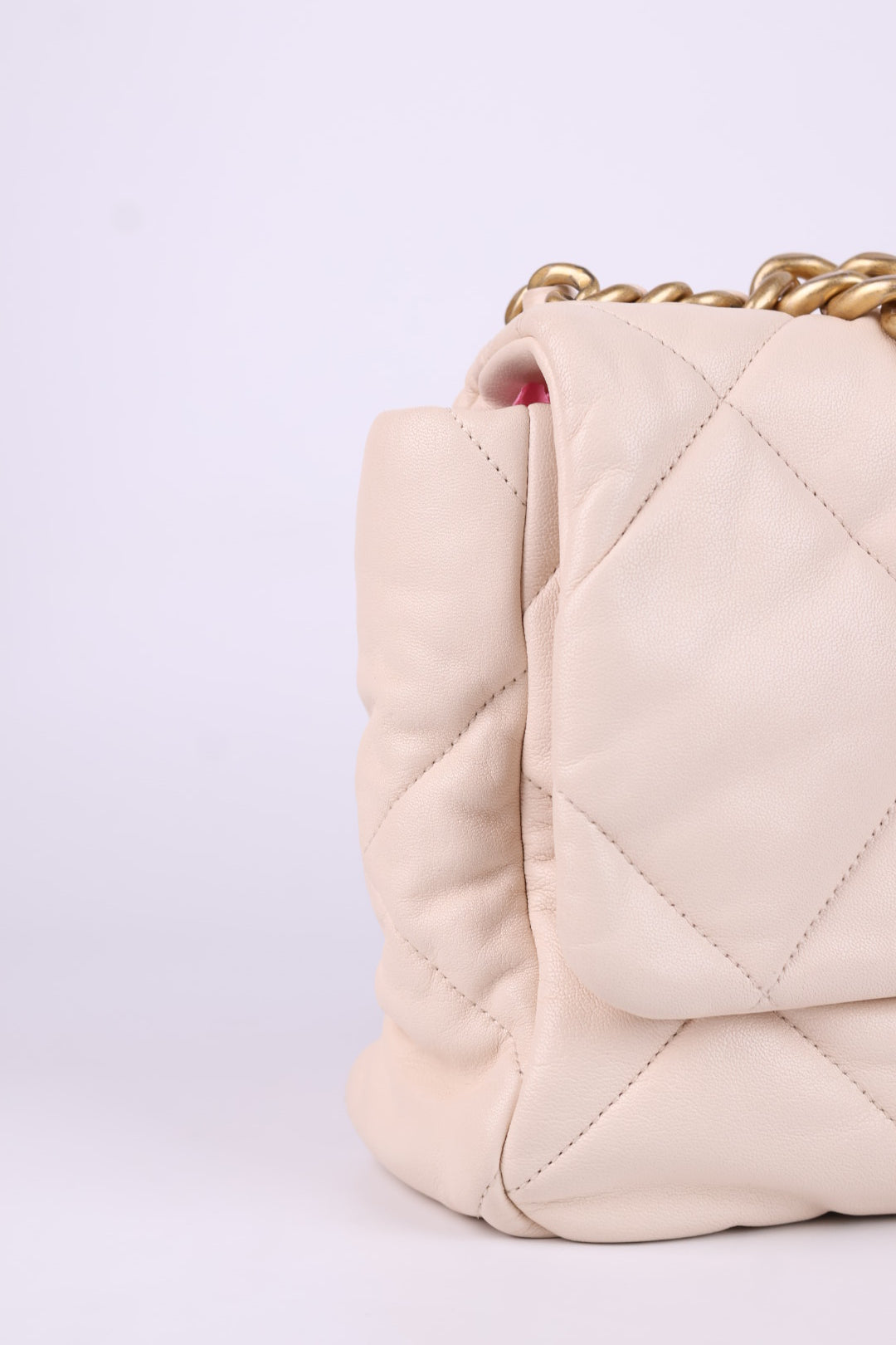 Chanel 19 Media in Pelle