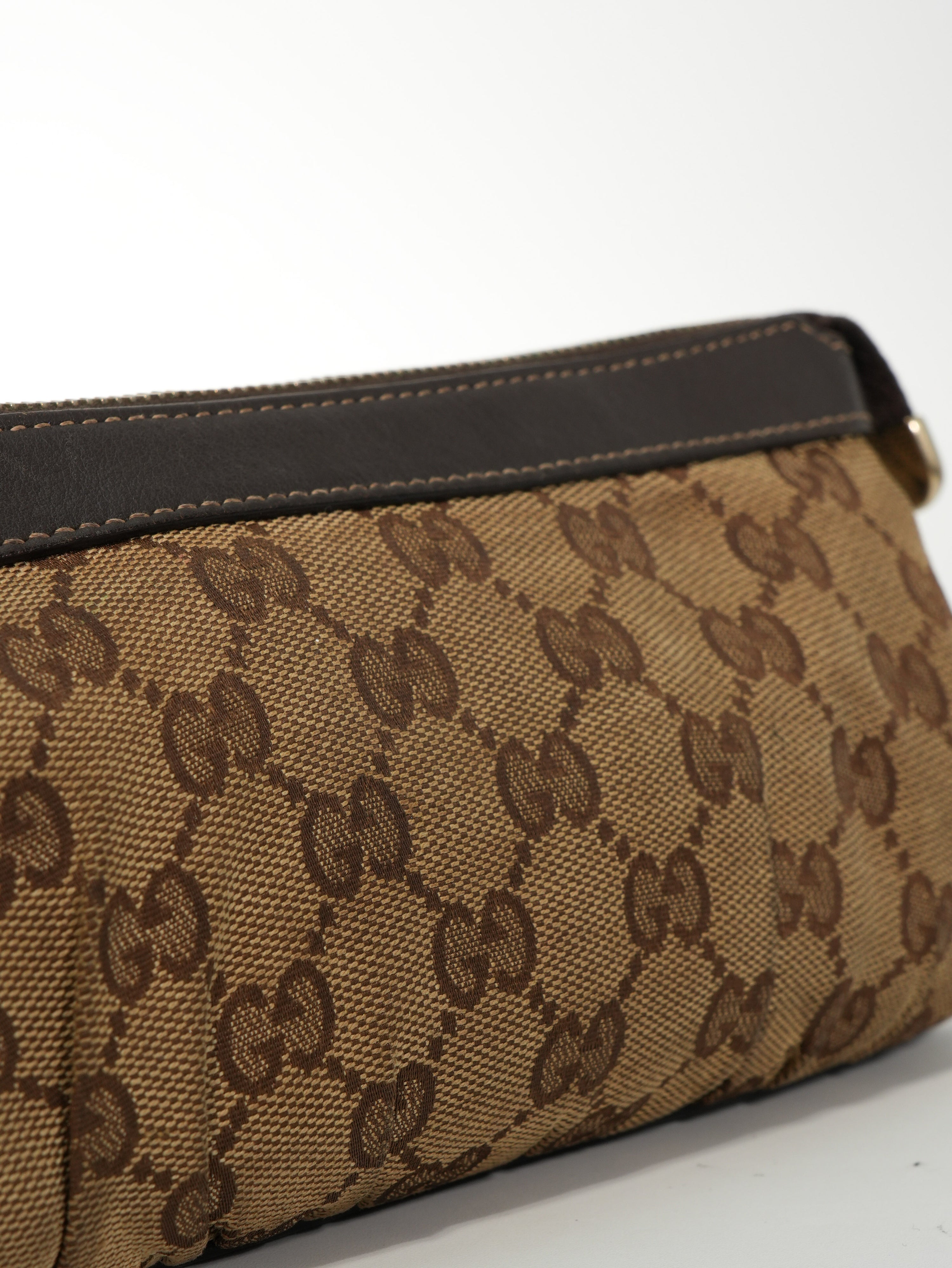 Gucci Mini Pochette GG Wave